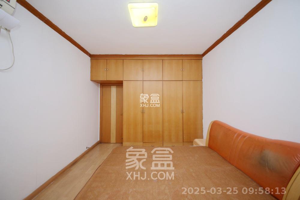 芙蓉区工商局宿舍  3室2厅2卫   1800.00元/月室内图