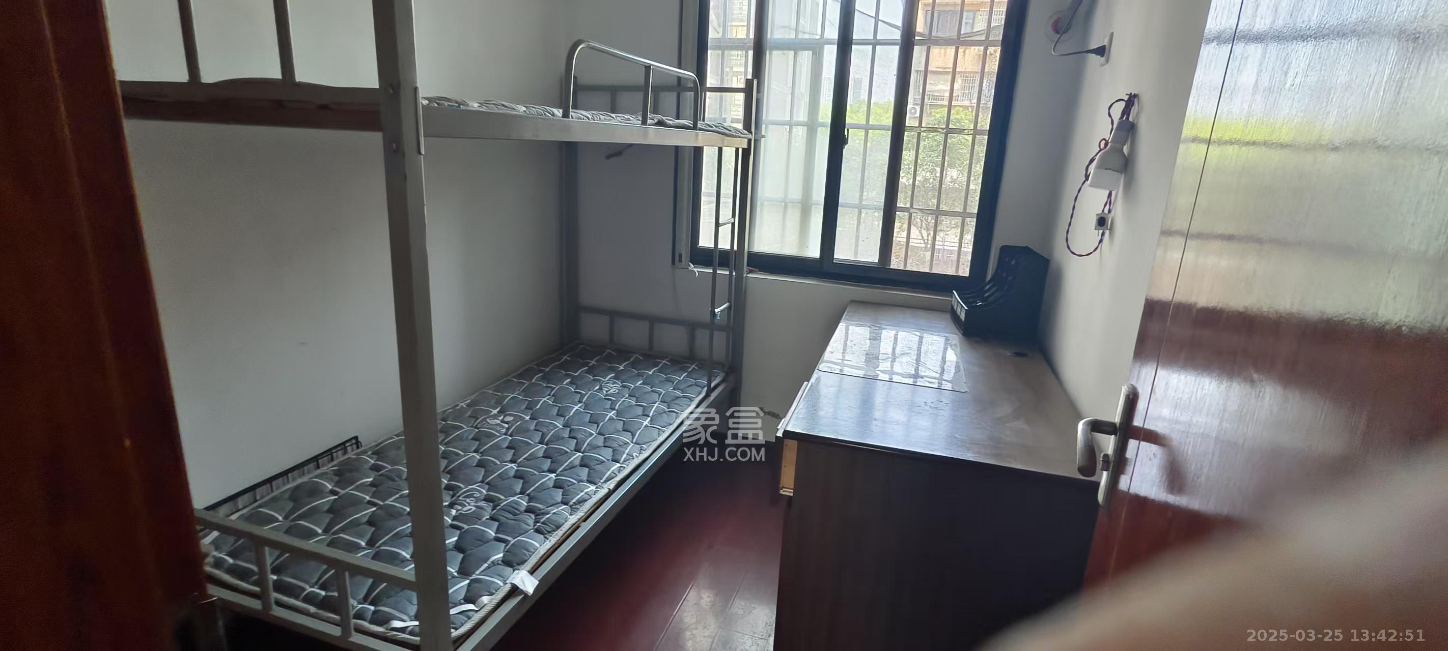 山水霖城(植物原著) 3室2厅2卫 2000.0元/月 山水霖城(植物原著) 3室2厅2卫 2000.0元/月室内图