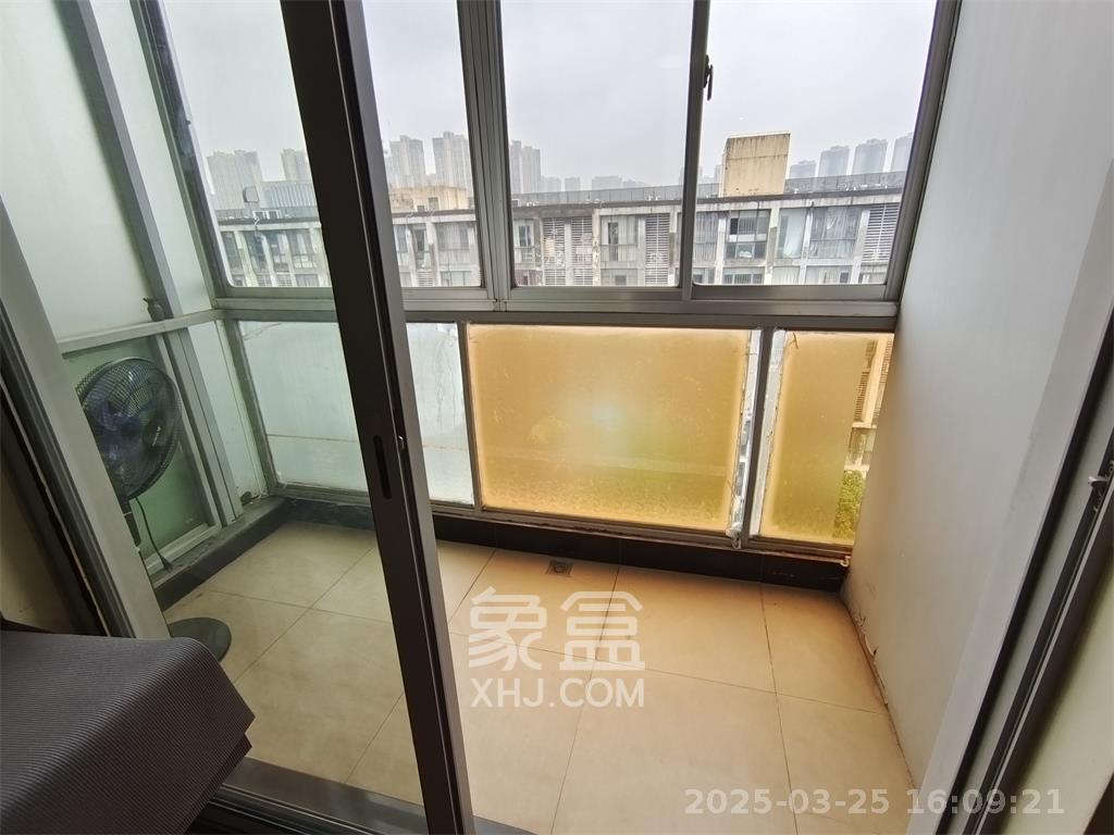 阳光100二期  4室2厅2卫   3300.00元/月室内图