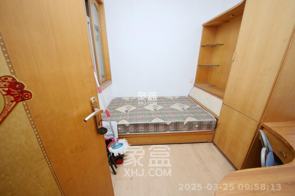 芙蓉区工商局宿舍  3室2厅2卫   1800.00元/月室内图
