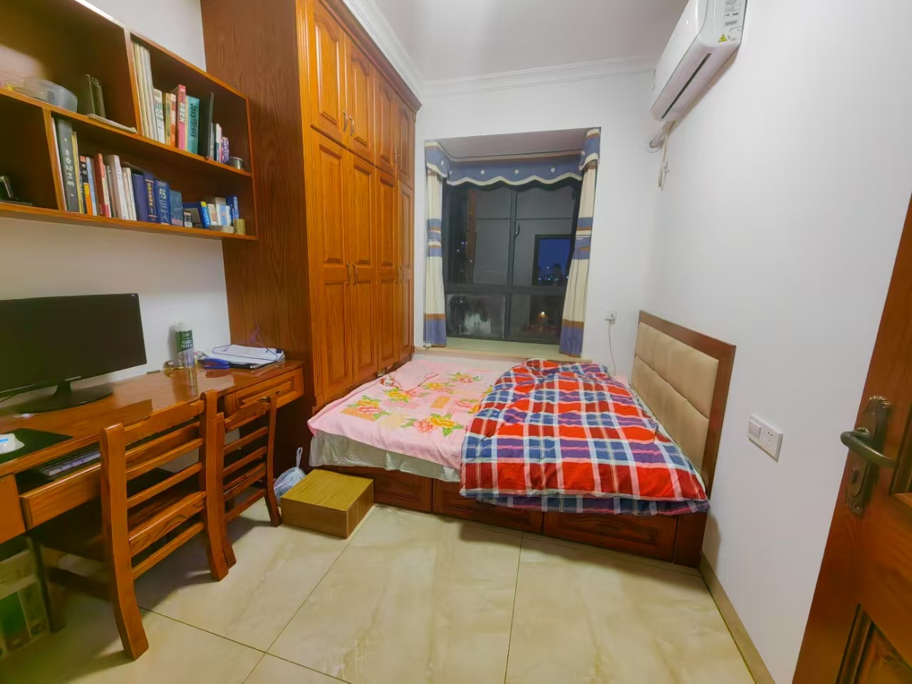 旺佳华府 4室2厅2卫 2800.0元/月 旺佳华府 4室2厅2卫 2800.0元/月室内图