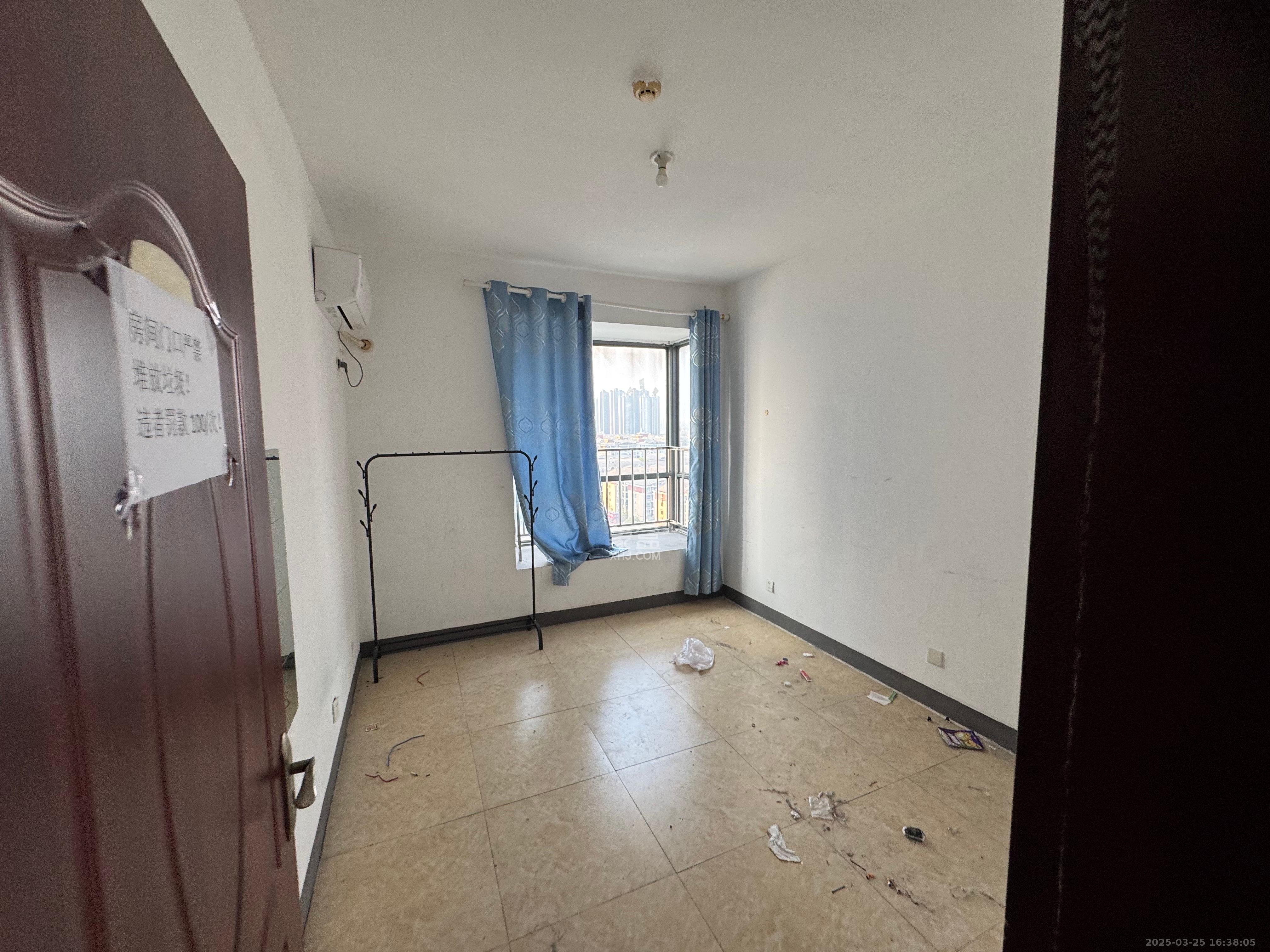 湘江世纪城湘江豪庭  1室2厅2卫    4500.0元/月 湘江世纪城湘江豪庭  1室2厅2卫    4500.0元/月