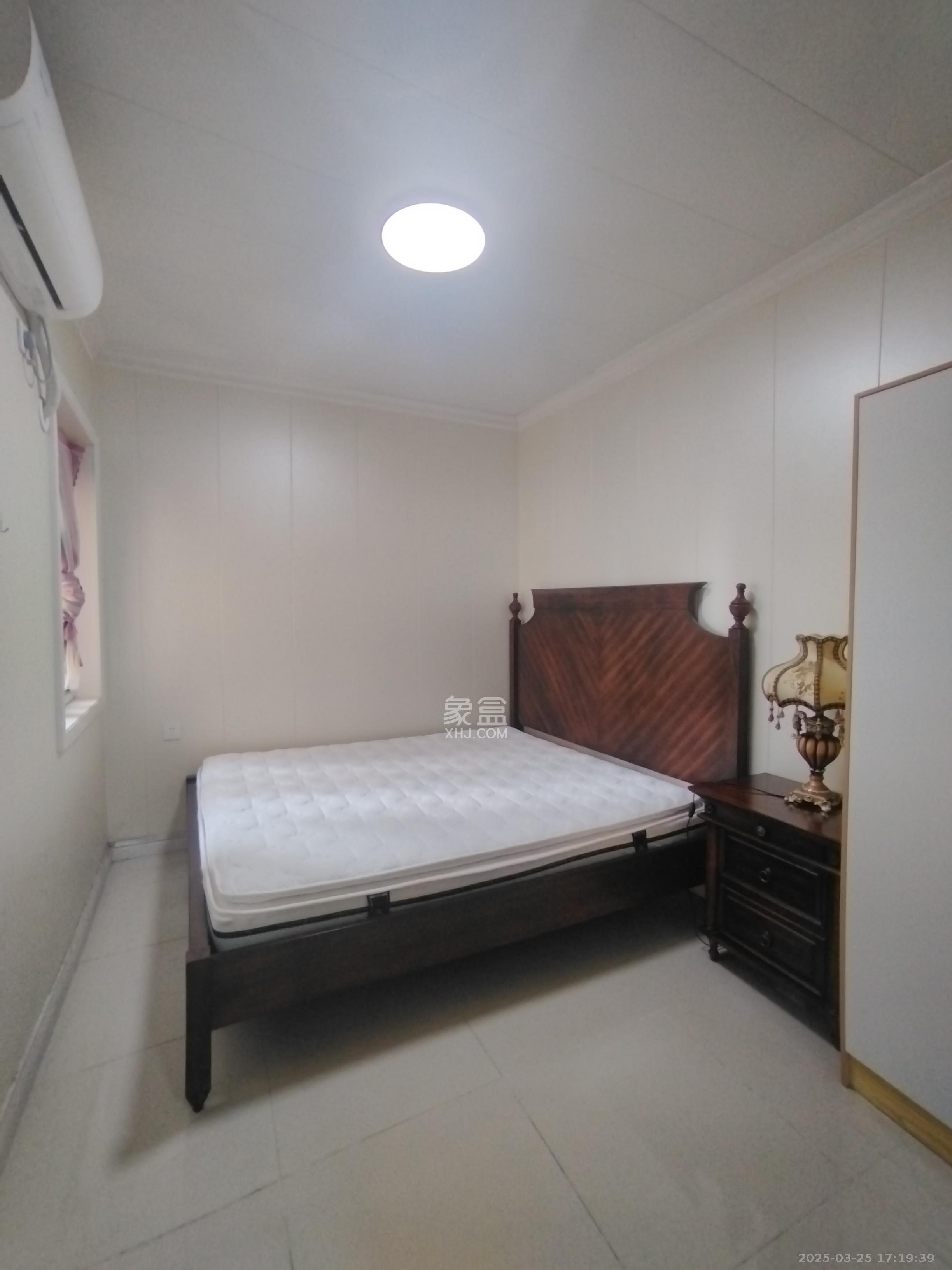 荣盛花语城  3室2厅1卫    2000.0元/月室内图