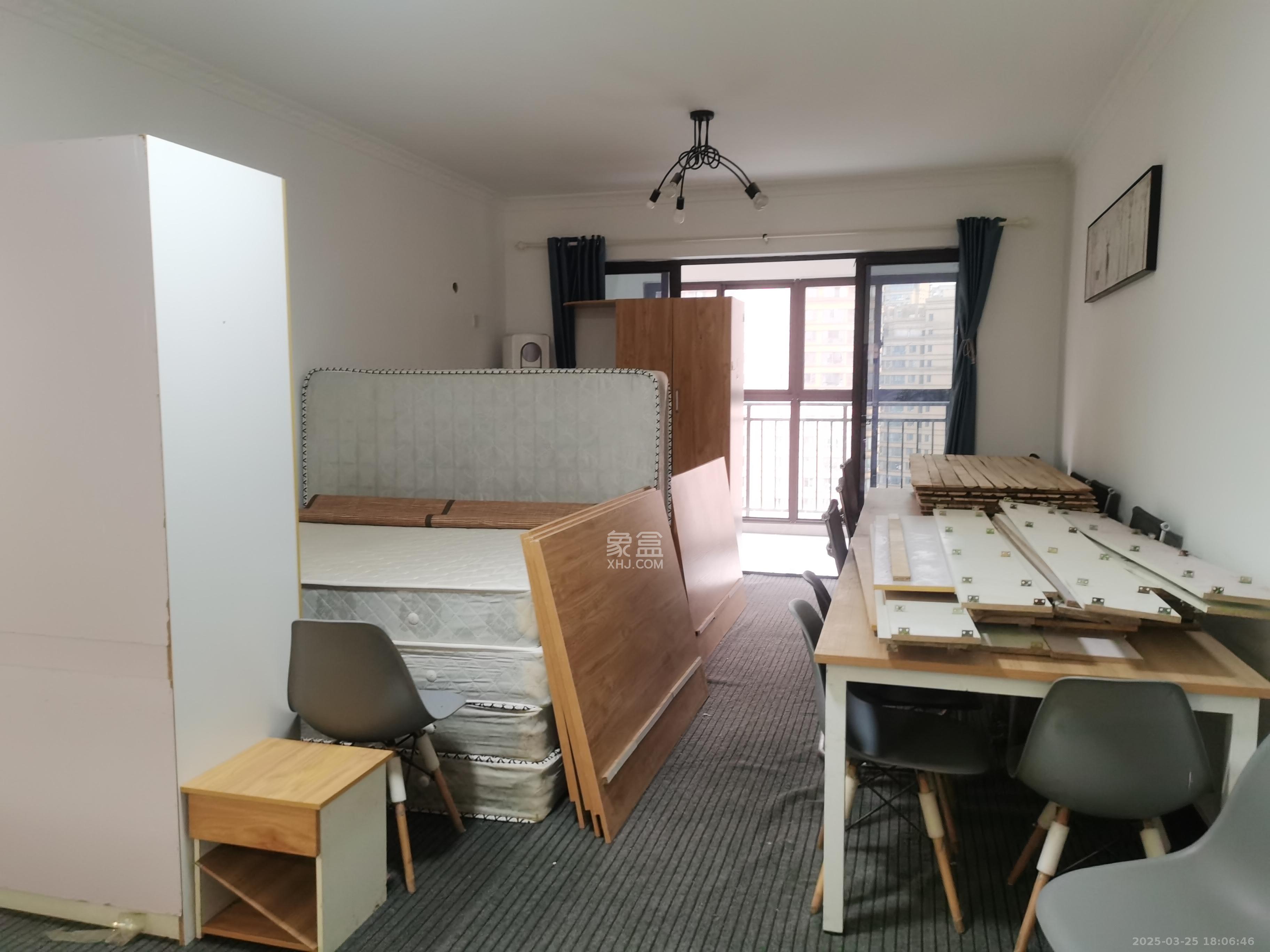 德润小区(丰升德润小区) 4室2厅2卫 2500.0元/月 德润小区(丰升德润小区) 4室2厅2卫 2500.0元/月室内图