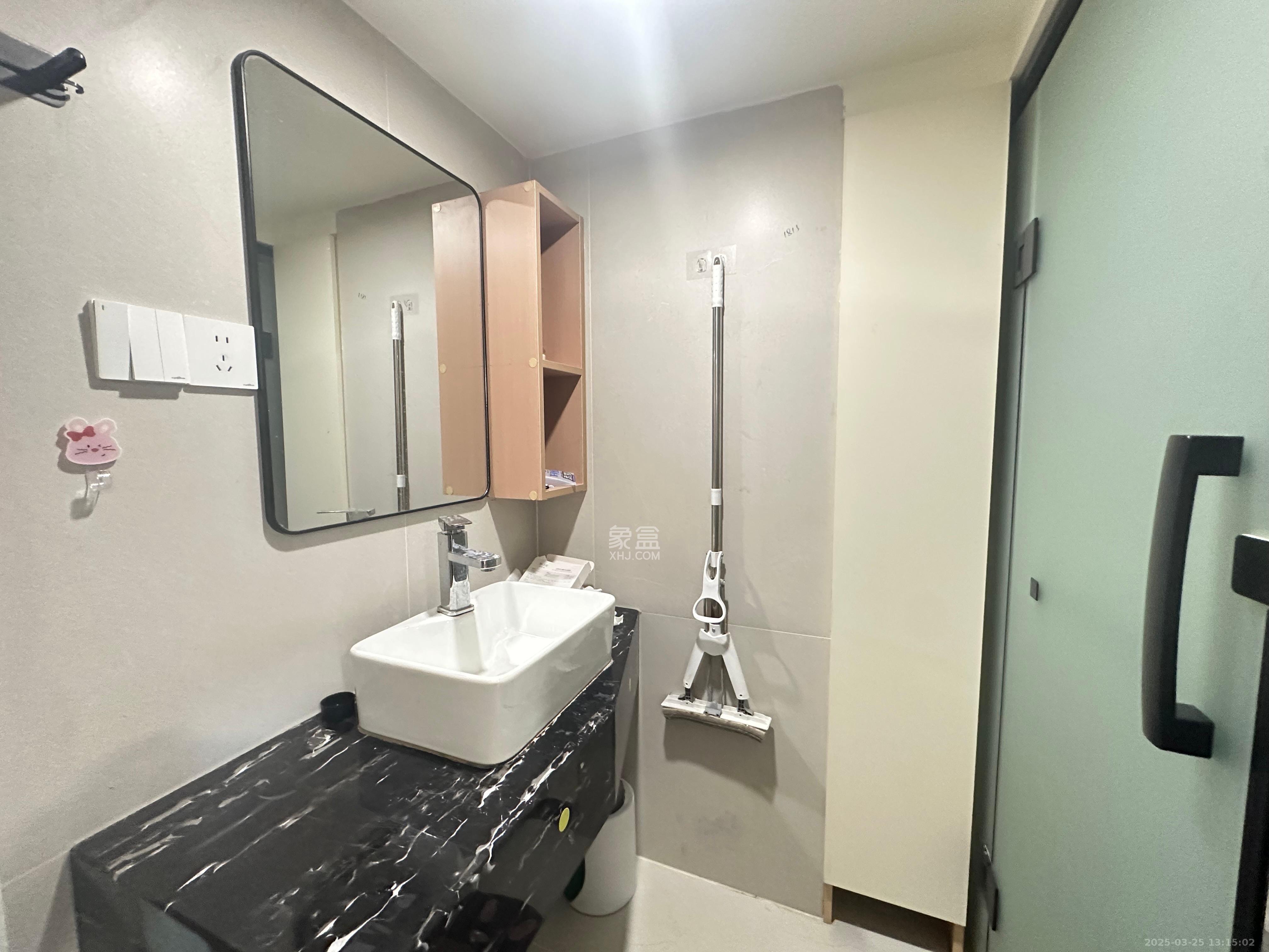 卓越江岸  1室1厅1卫   2500.00元/月室内图