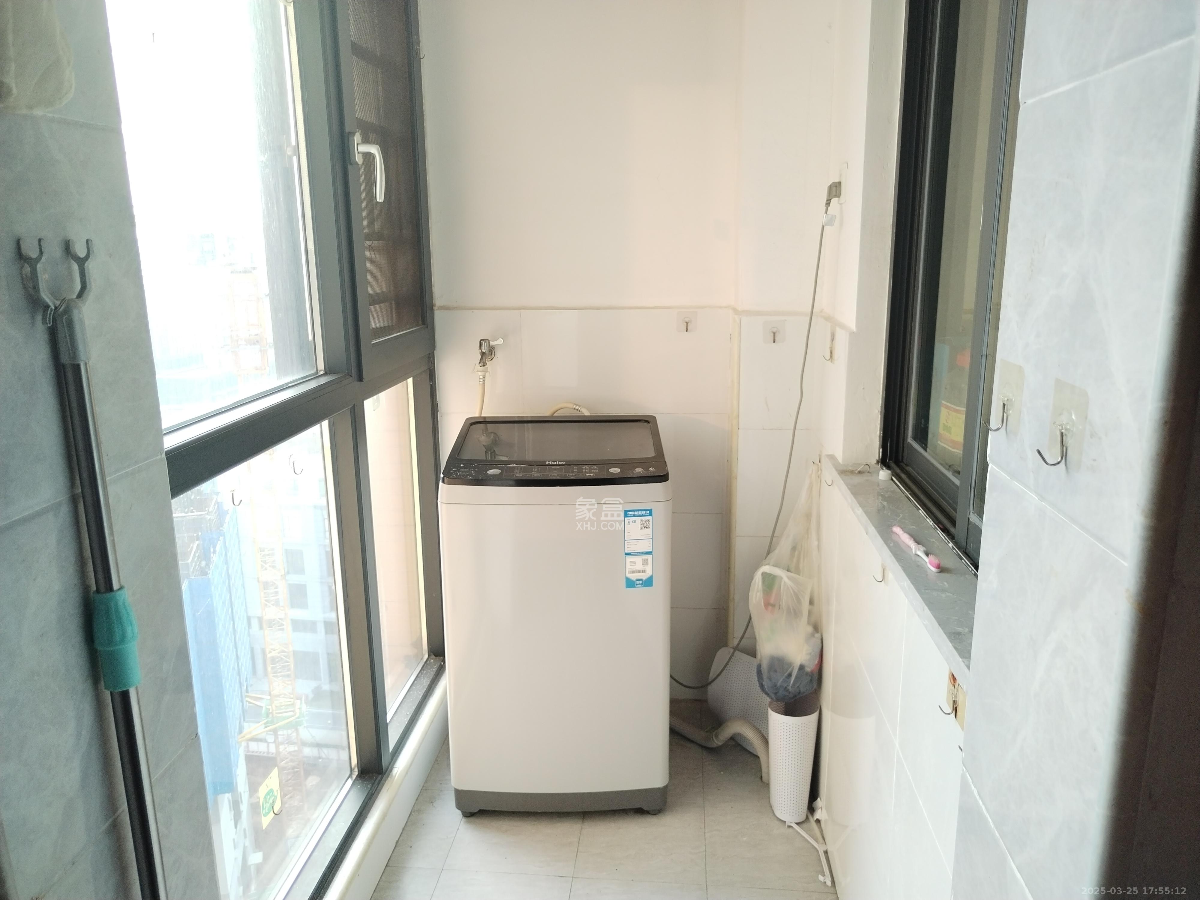 洋湖明园一期  3室1厅1卫   2100.00元/月室内图