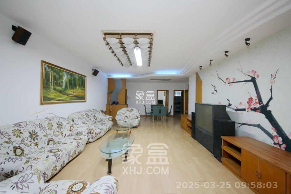 芙蓉区工商局宿舍  3室2厅2卫   1800.00元/月室内图