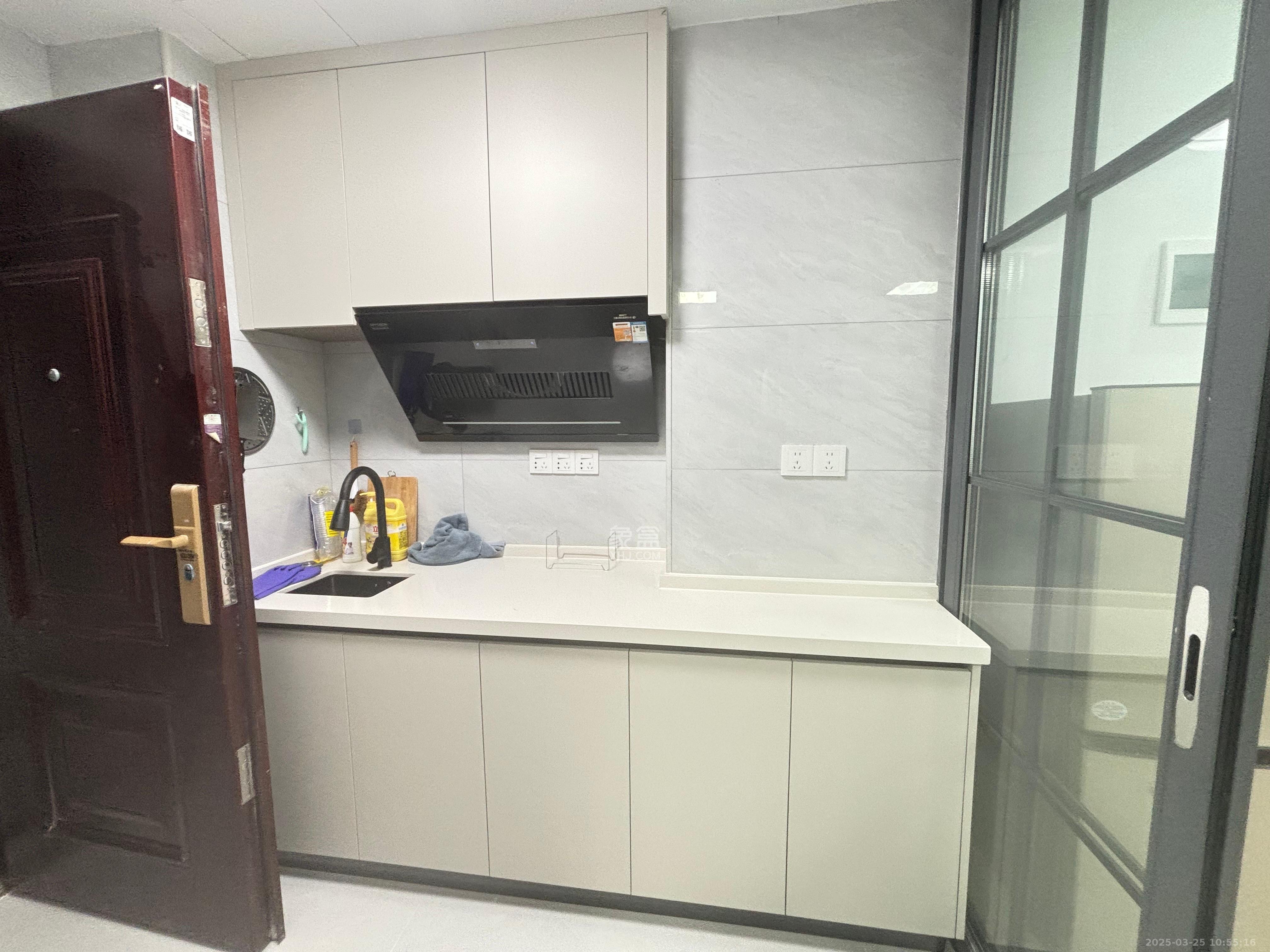 红星国际公寓  1室1厅1卫    1800.0元/月室内图