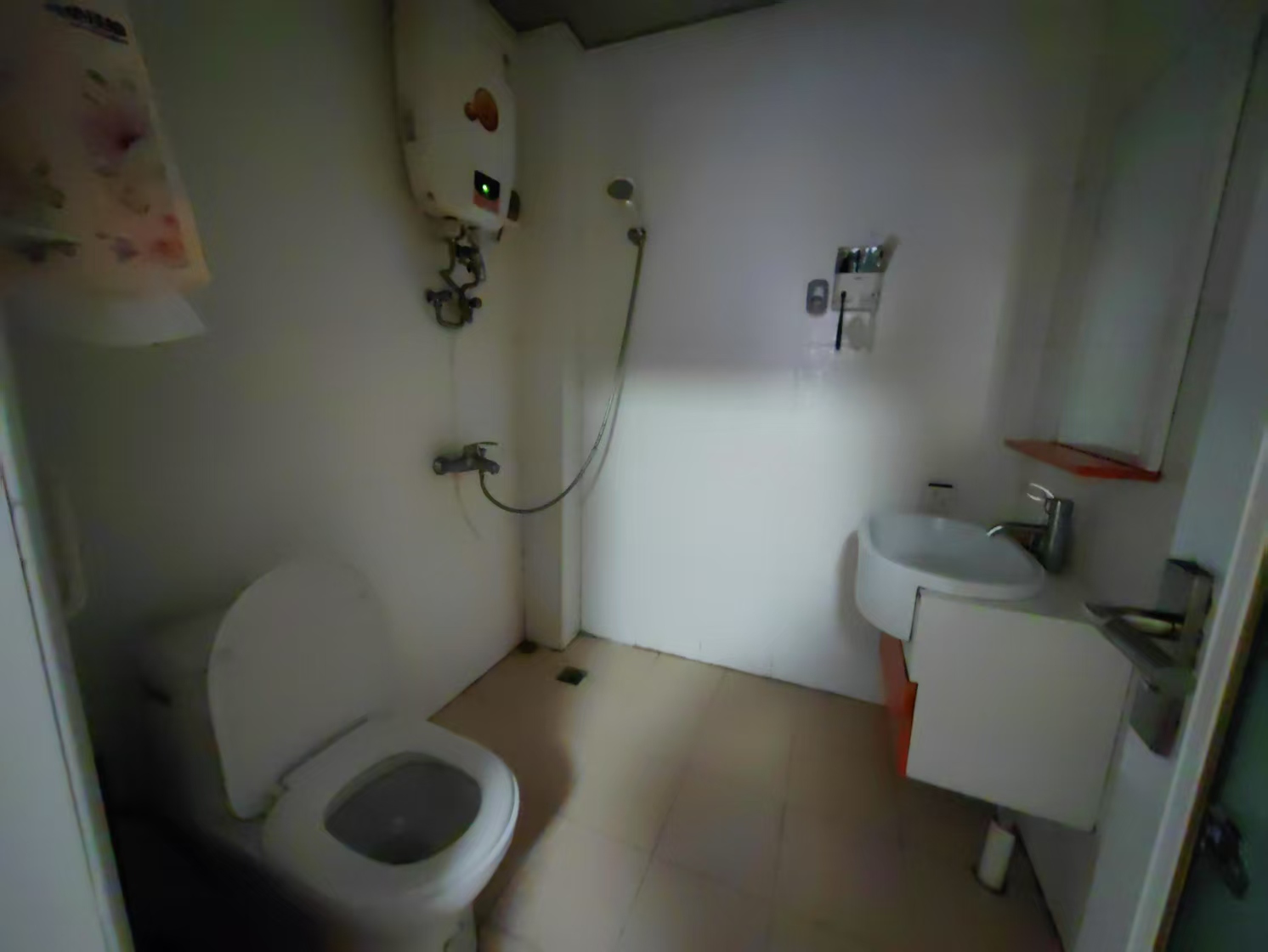 园林苑 4室2厅2卫 2080.0元/月 园林苑 4室2厅2卫 2080.0元/月室内图