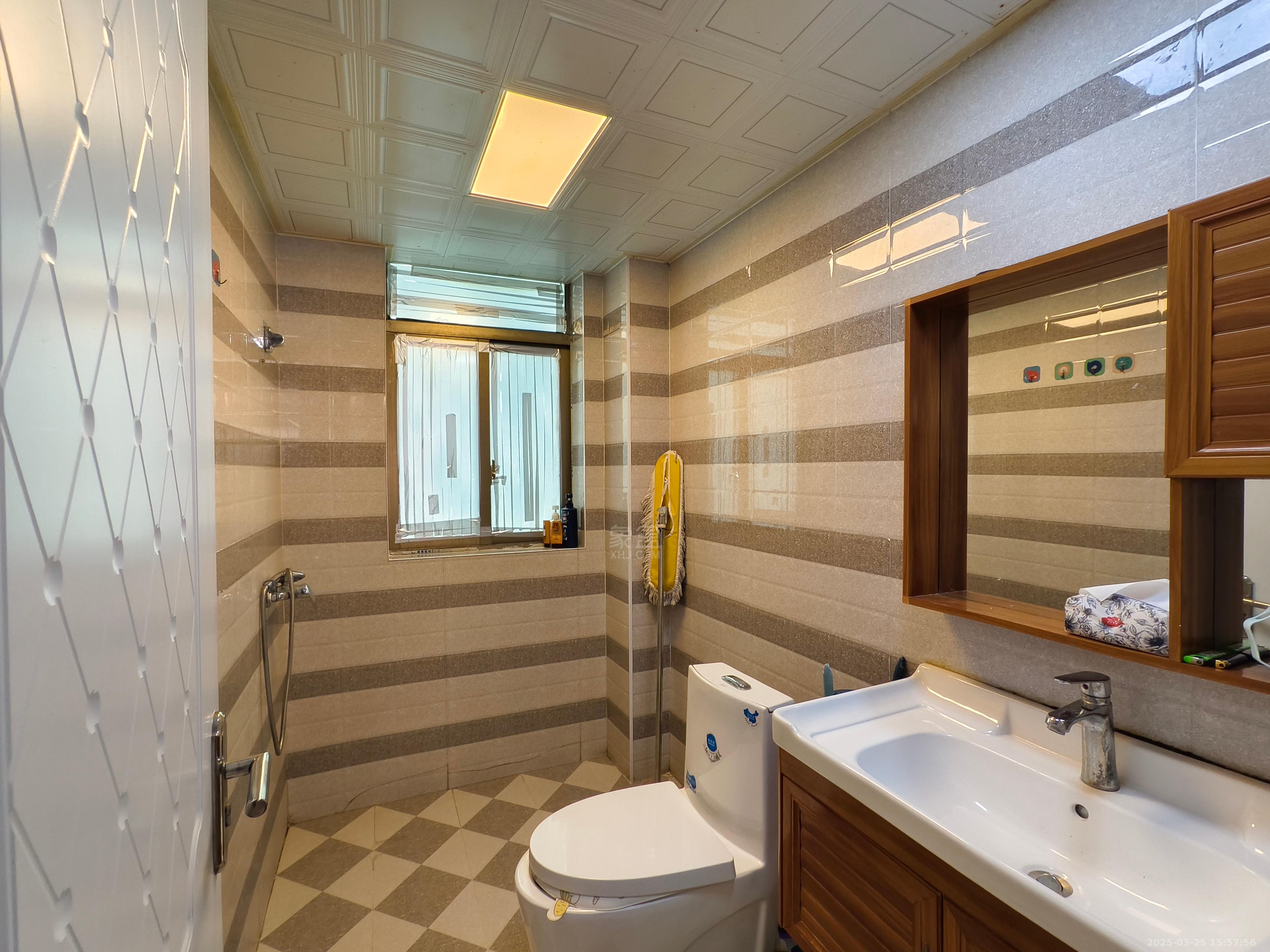 庐山恋 3室2厅1卫 2200.0元/月 庐山恋 3室2厅1卫 2200.0元/月室内图