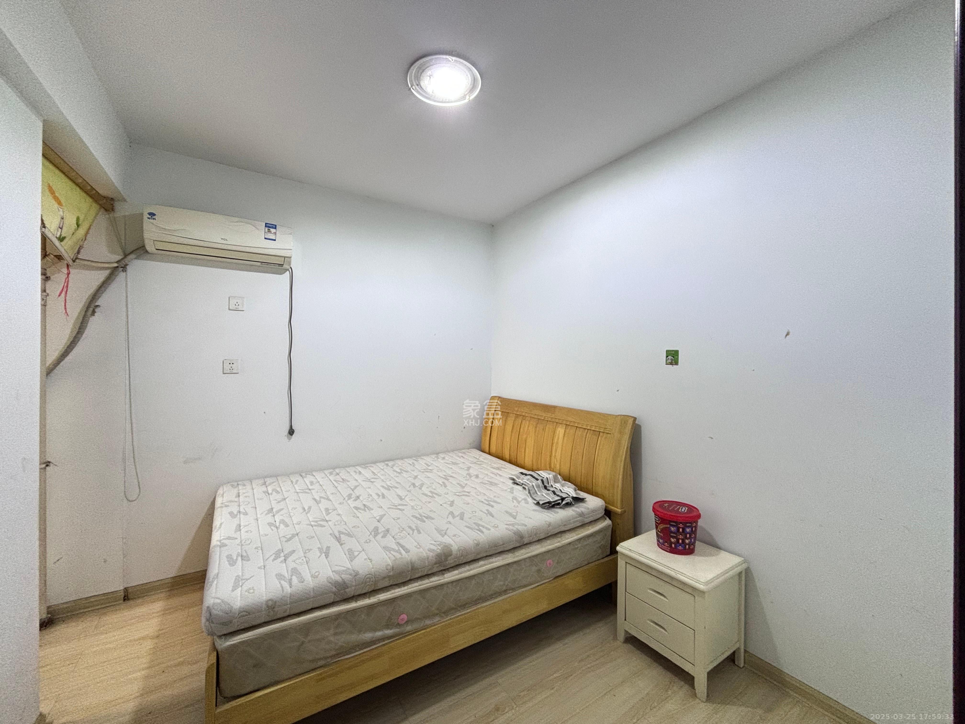 欧莱雅郡  3室2厅1卫   1800.00元/月室内图