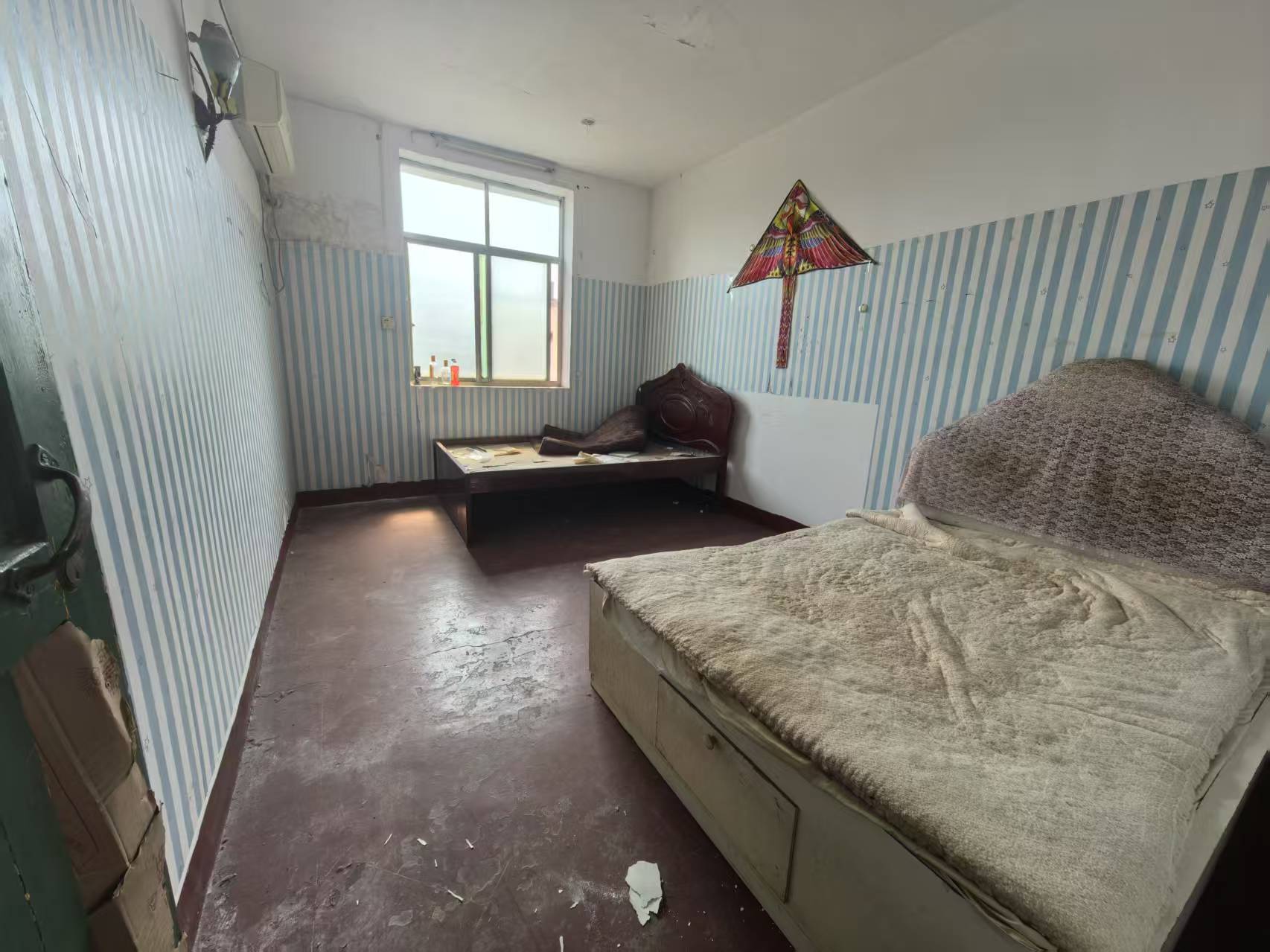 秀峰西路散盘 2室1厅1卫 500.0元/月 秀峰西路散盘 2室1厅1卫 500.0元/月室内图