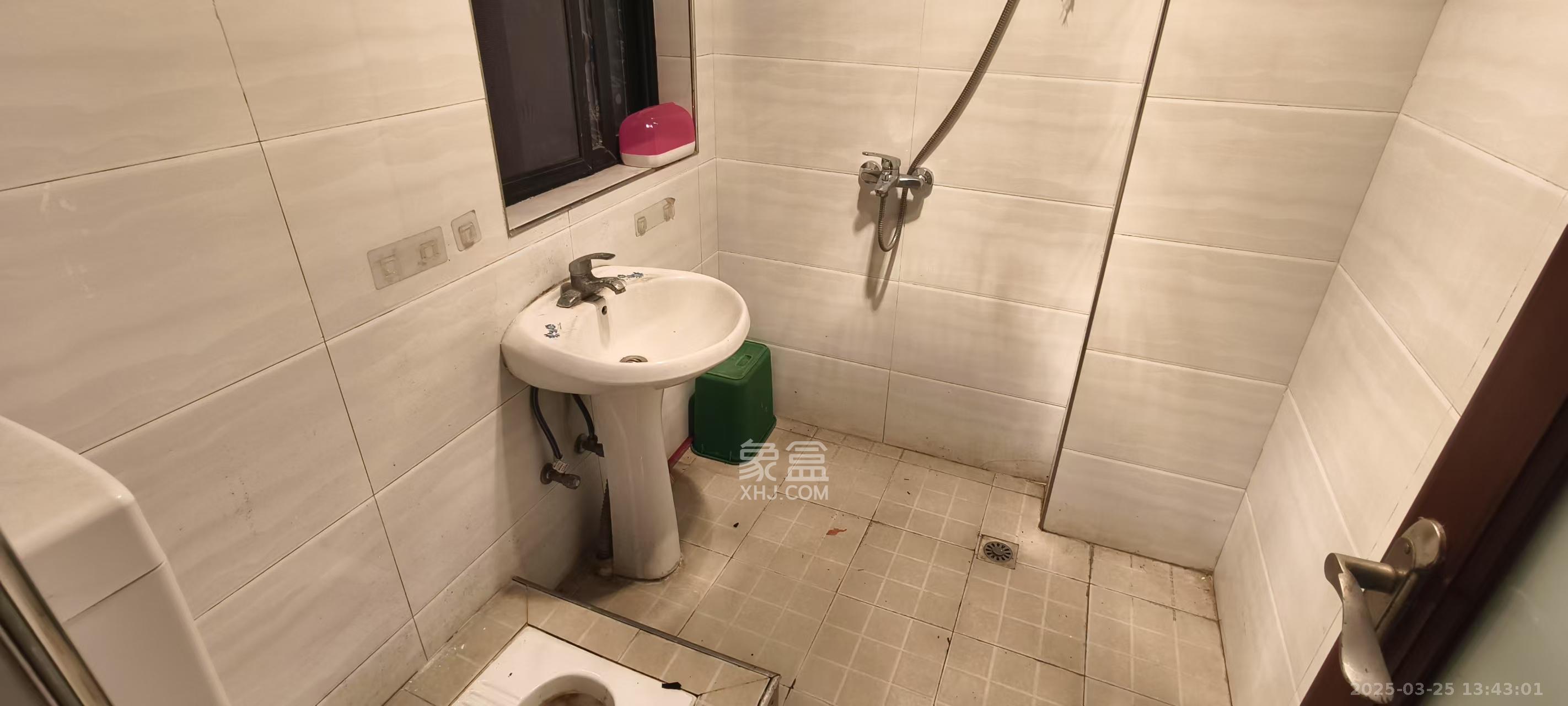 山水霖城(植物原著) 3室2厅2卫 2000.0元/月 山水霖城(植物原著) 3室2厅2卫 2000.0元/月室内图