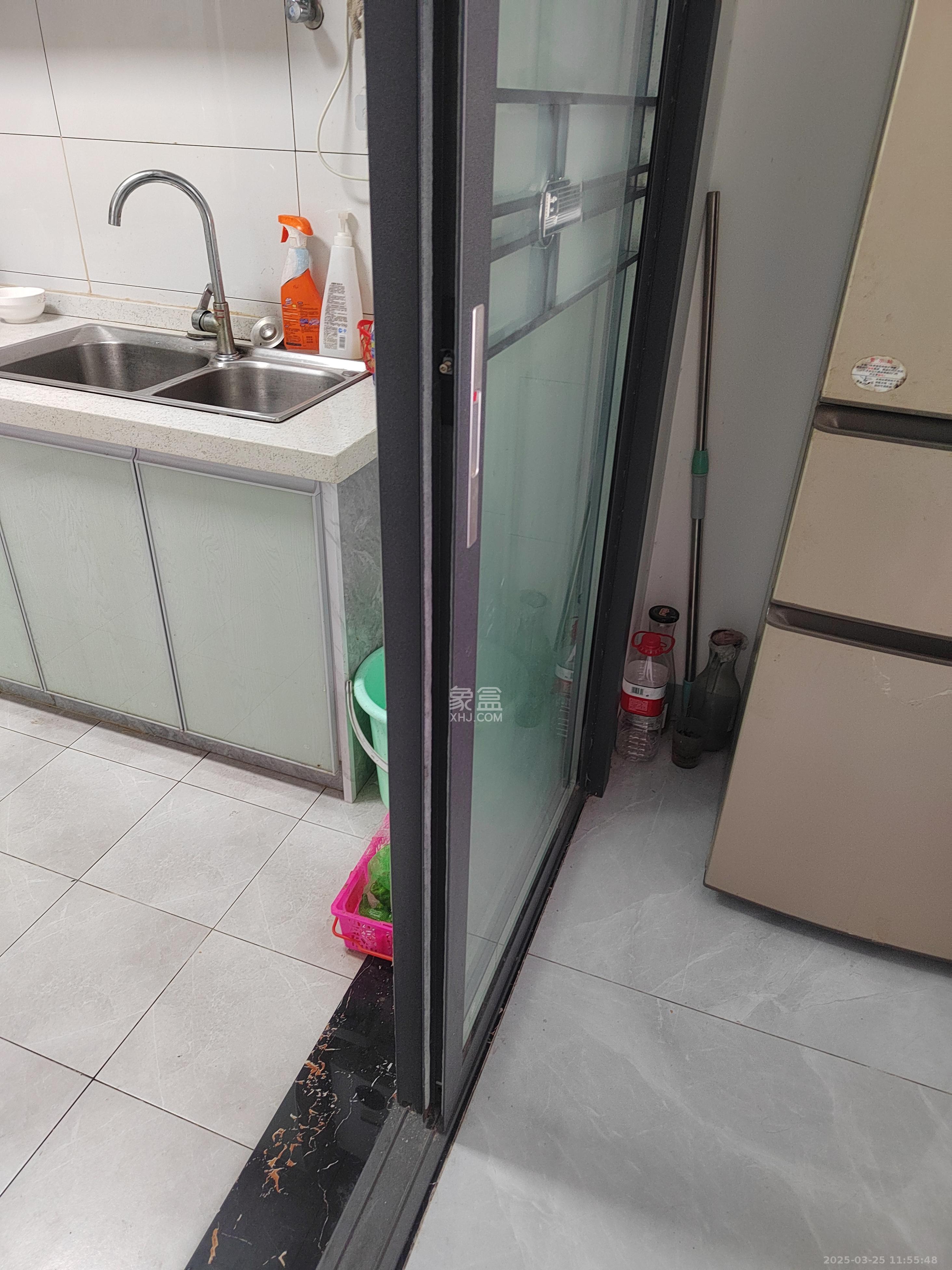 西湖鸿运佳苑  3室2厅1卫    2000.0元/月 西湖鸿运佳苑  3室2厅1卫    2000.0元/月室内图