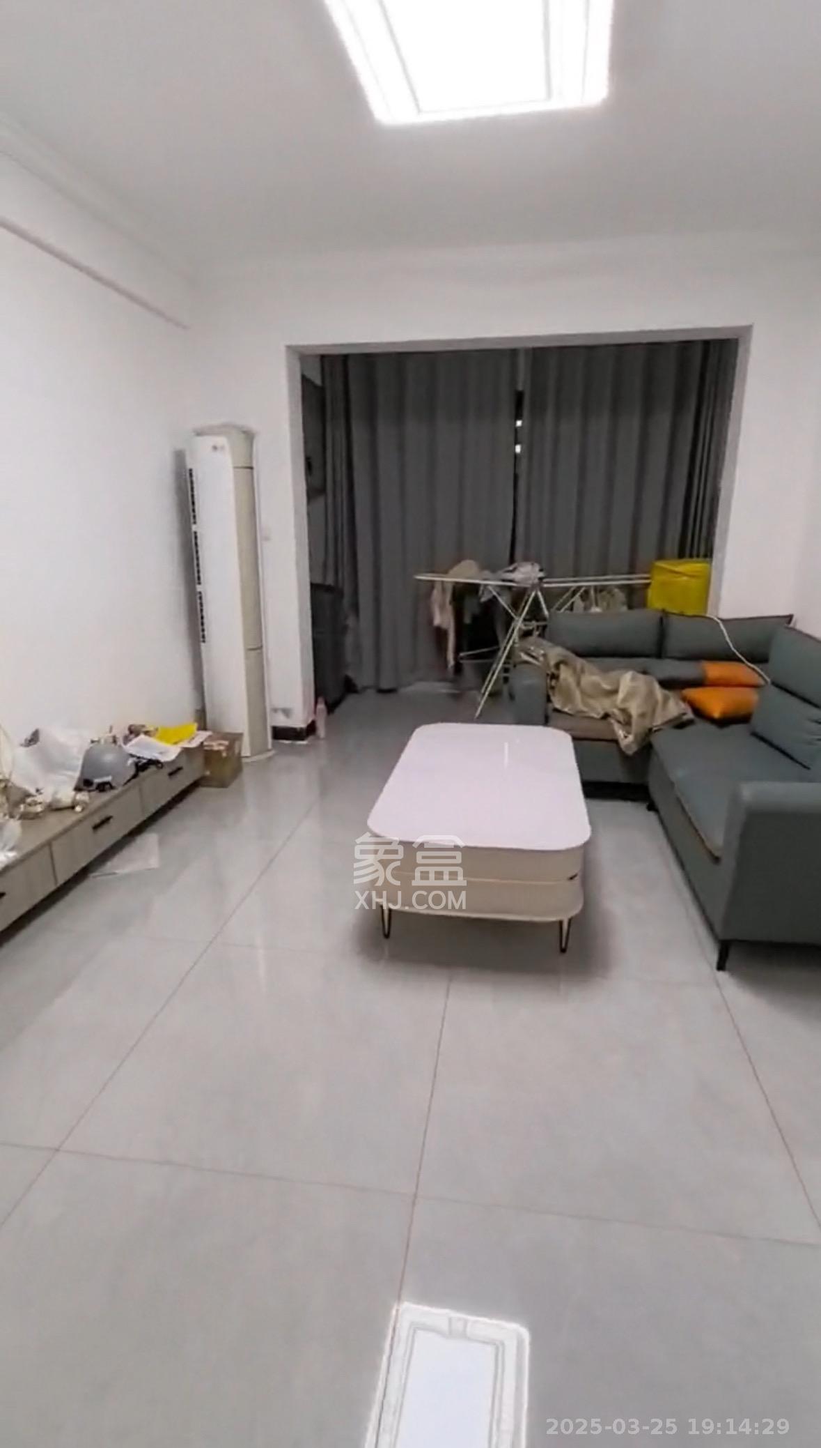 金南家园三期 1室2厅1卫 2200.0元/月 金南家园三期 1室2厅1卫 2200.0元/月室内图