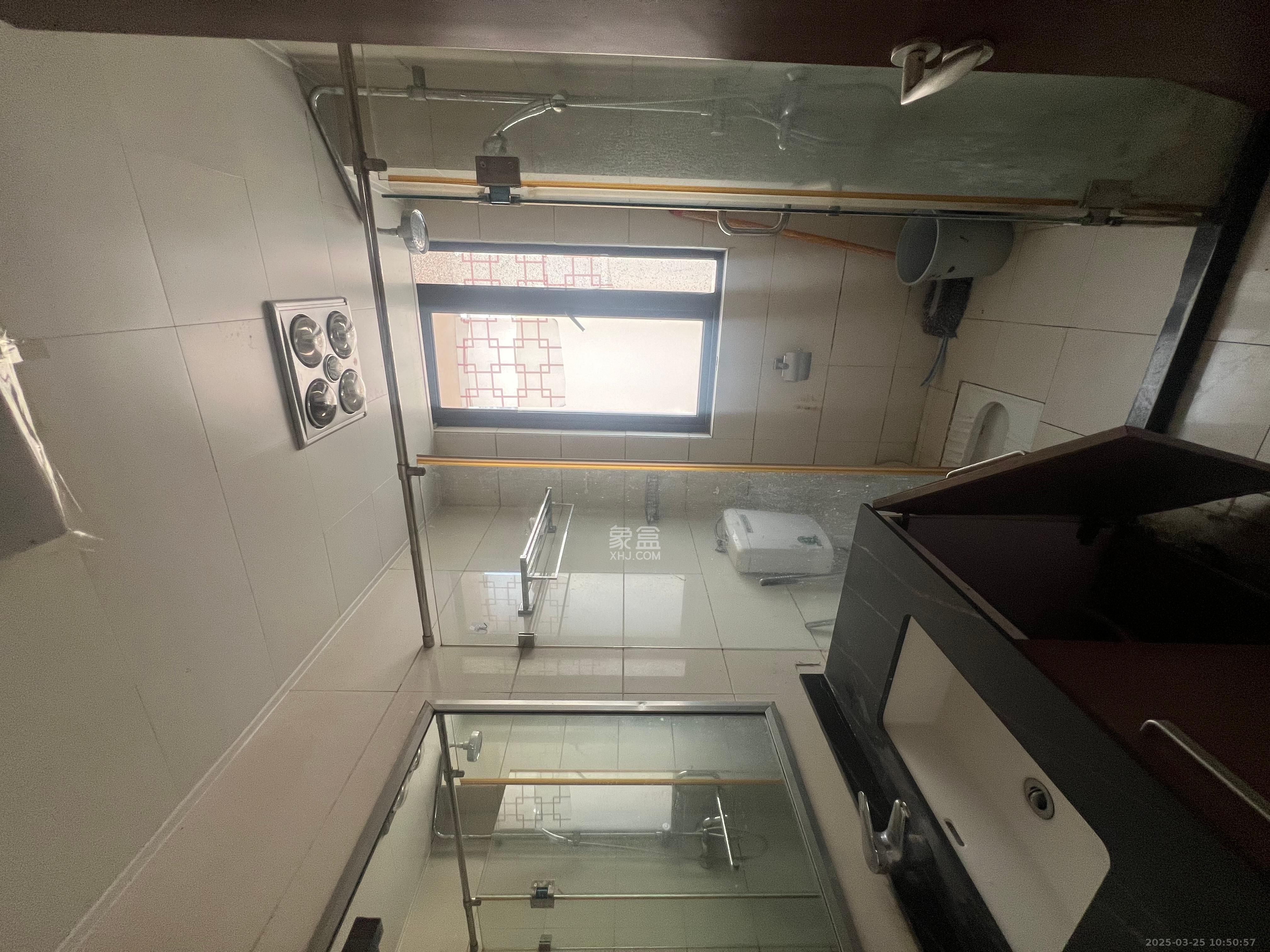 藏珑湖上国际花园  3室2厅2卫   3500.00元/月室内图