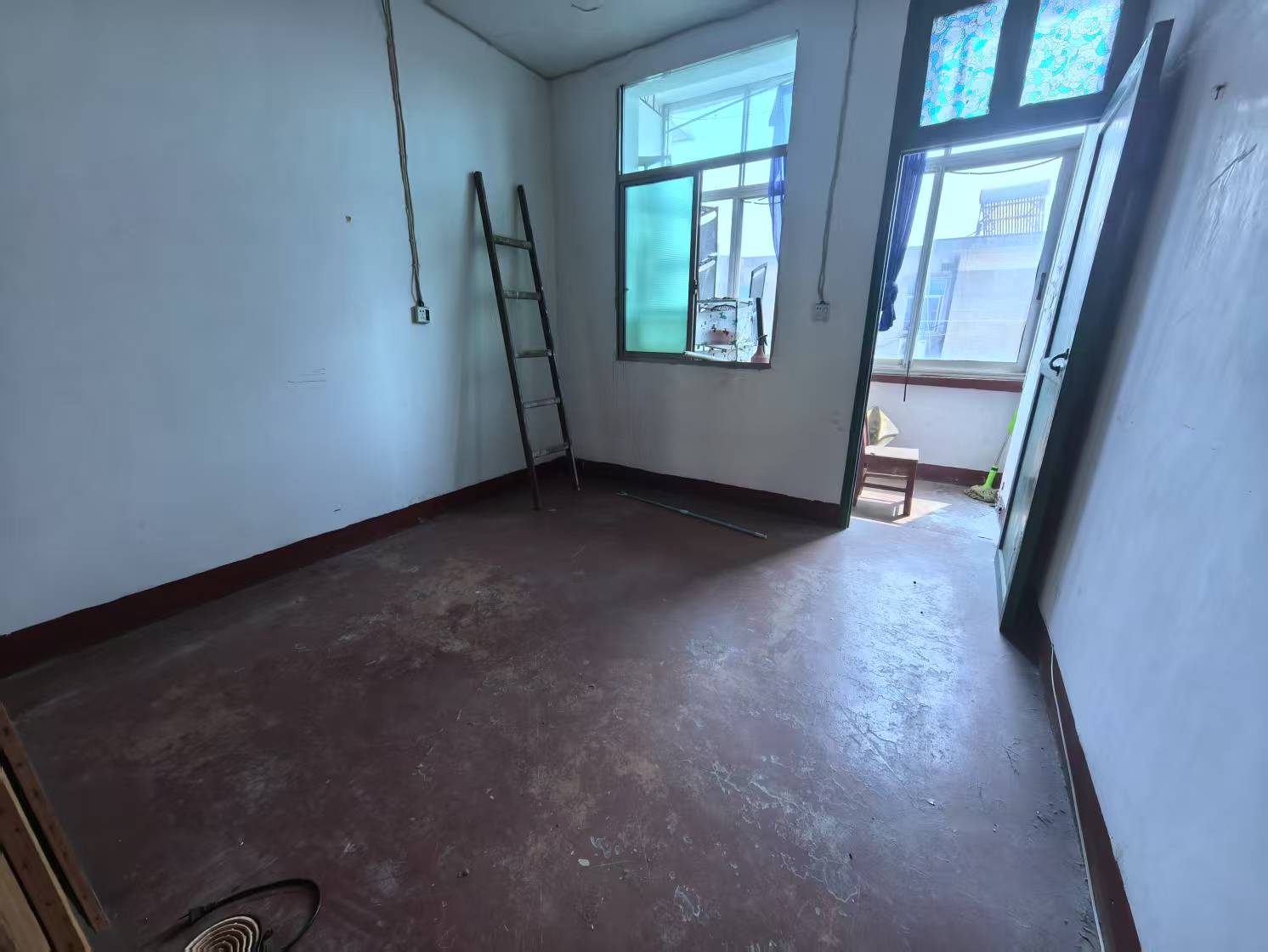 秀峰西路散盘 2室1厅1卫 500.0元/月 秀峰西路散盘 2室1厅1卫 500.0元/月室内图