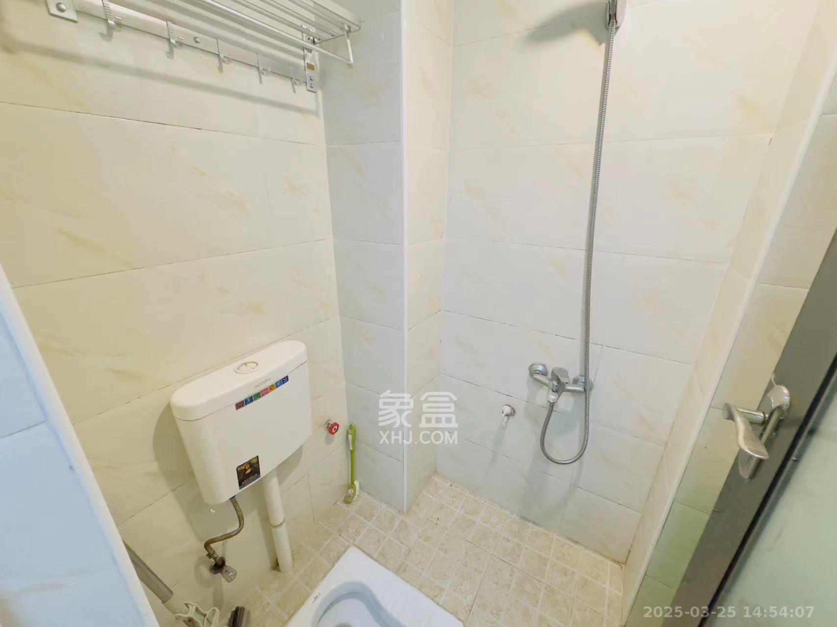 保利麓谷林语I区  1室1厅1卫   1100.00元/月室内图