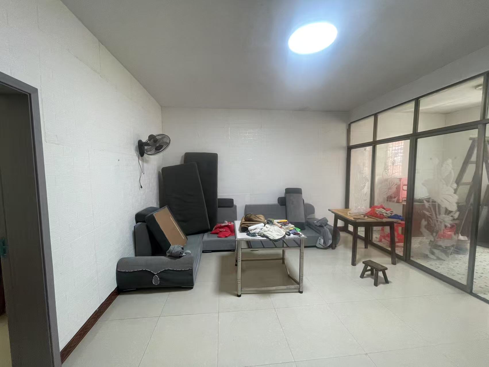 罗家小区西区 2室1厅1卫 750.0元/月 罗家小区西区 2室1厅1卫 750.0元/月室内图