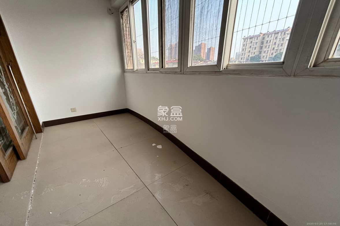 南湖嘉园  1室0厅0卫    2800.0元/月 南湖嘉园  1室0厅0卫    2800.0元/月室内图