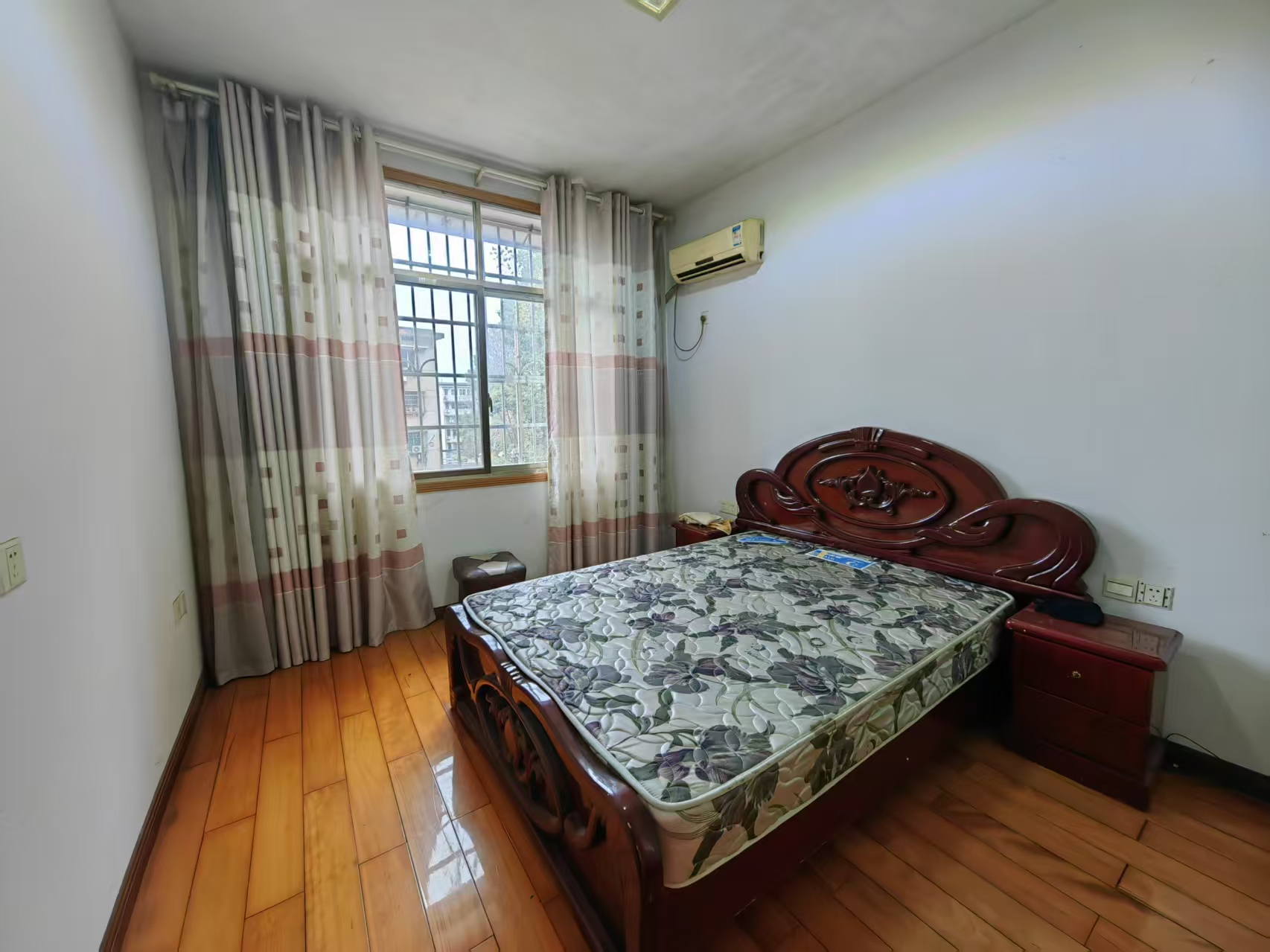 园林苑 4室2厅2卫 2080.0元/月 园林苑 4室2厅2卫 2080.0元/月室内图