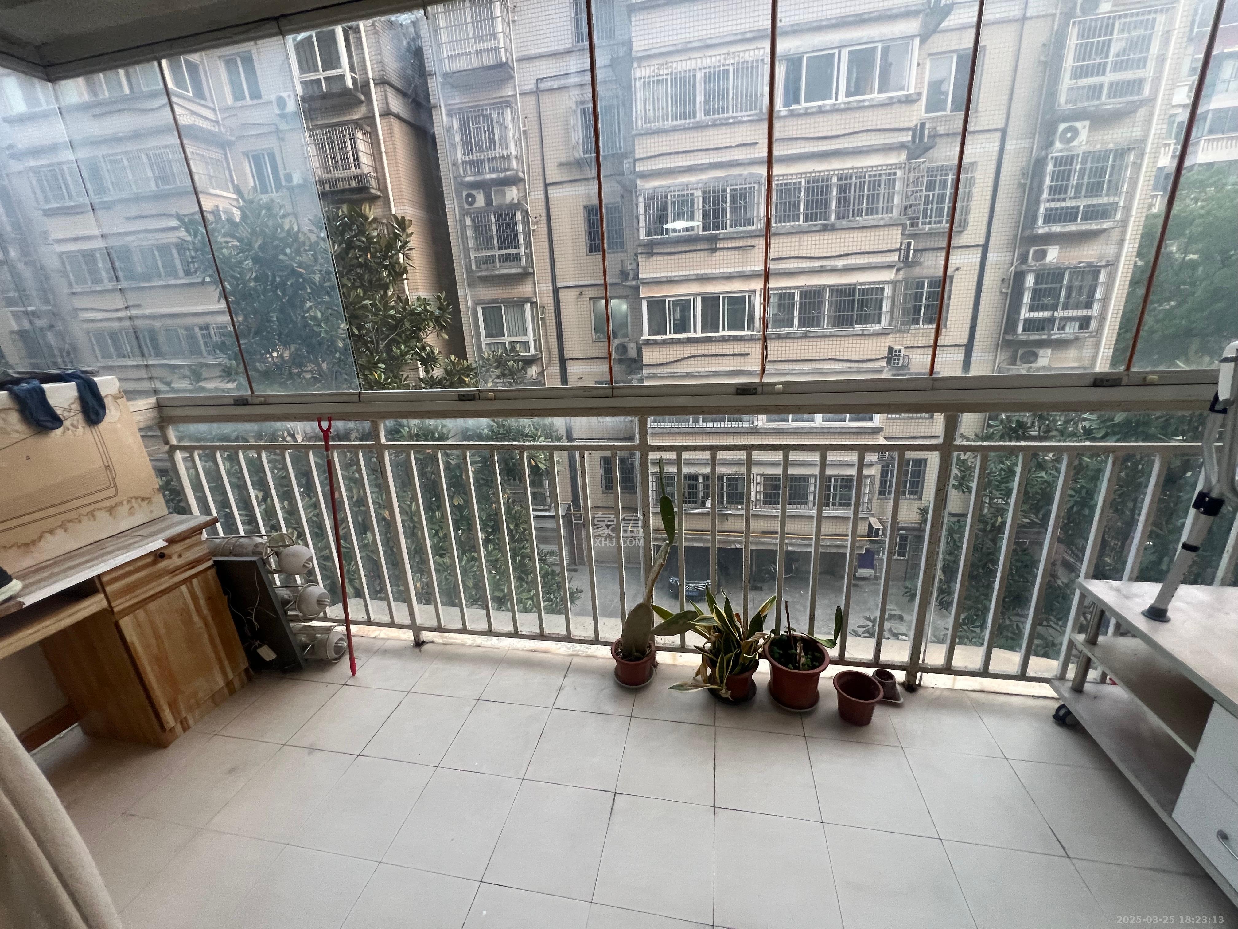 都市春天 2室2厅1卫 1800.0元/月 都市春天 2室2厅1卫 1800.0元/月室内图