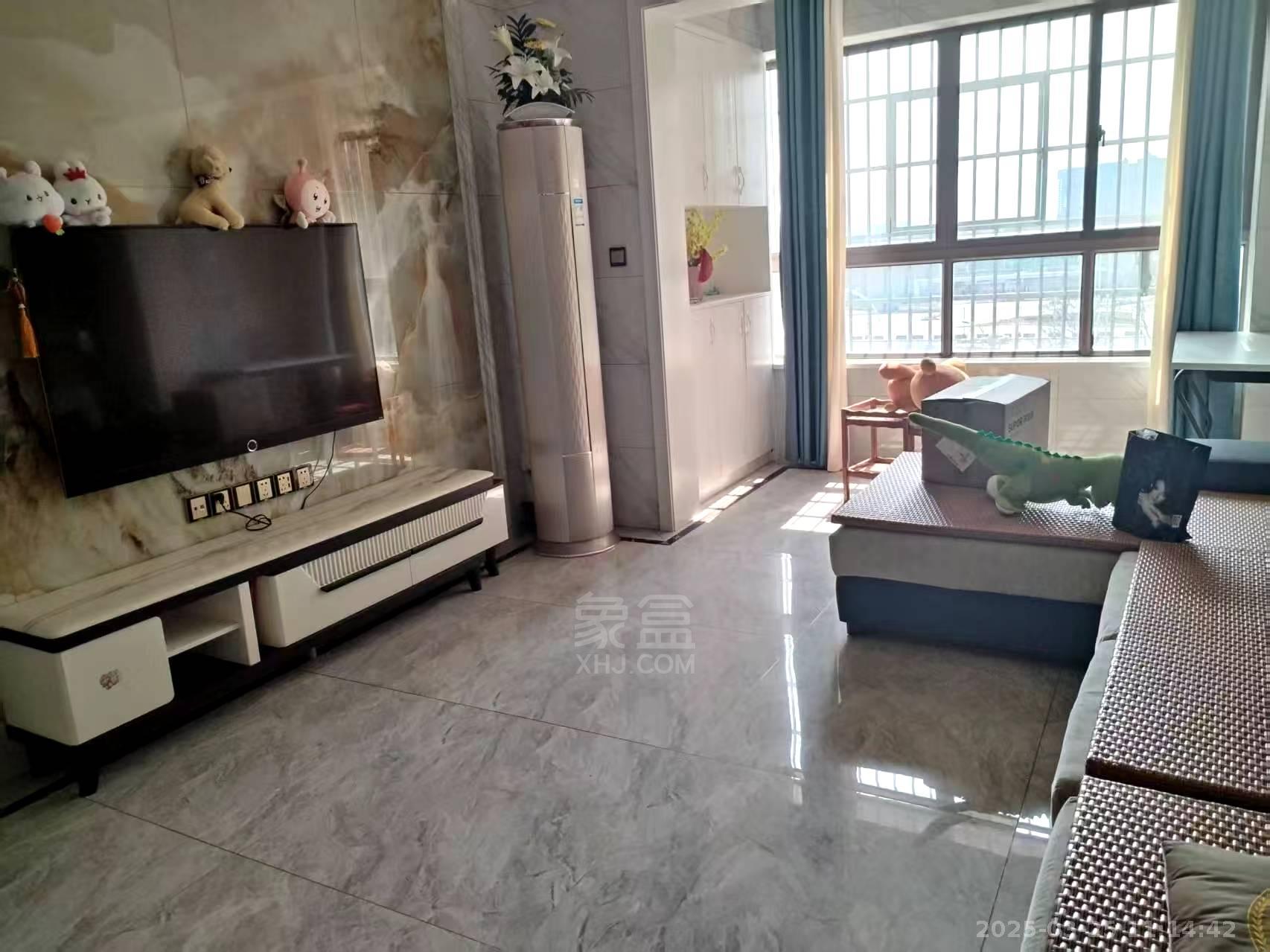 凿石凤凰苑 3室2厅1卫 1600.0元/月 凿石凤凰苑 3室2厅1卫 1600.0元/月室内图