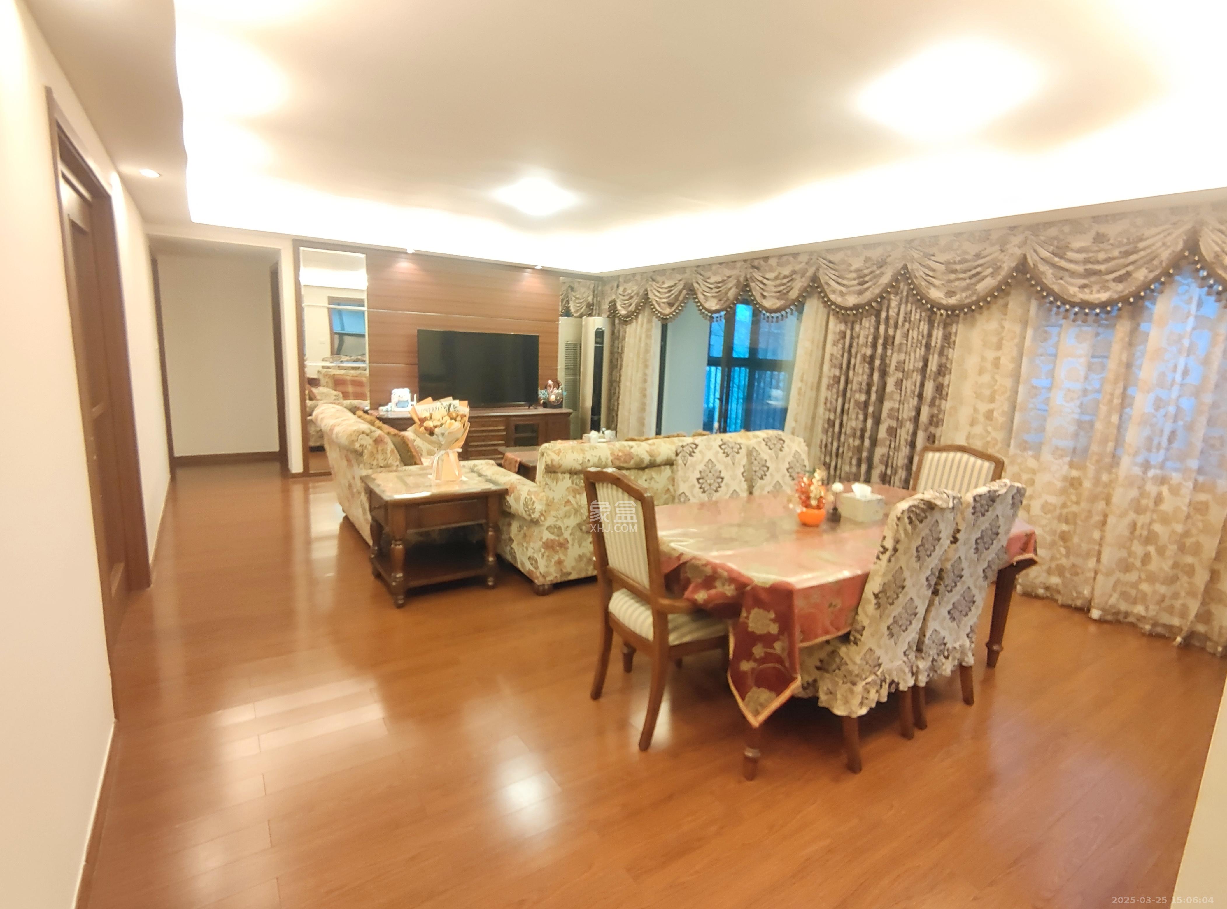 万科城  3室2厅2卫   4300.00元/月室内图