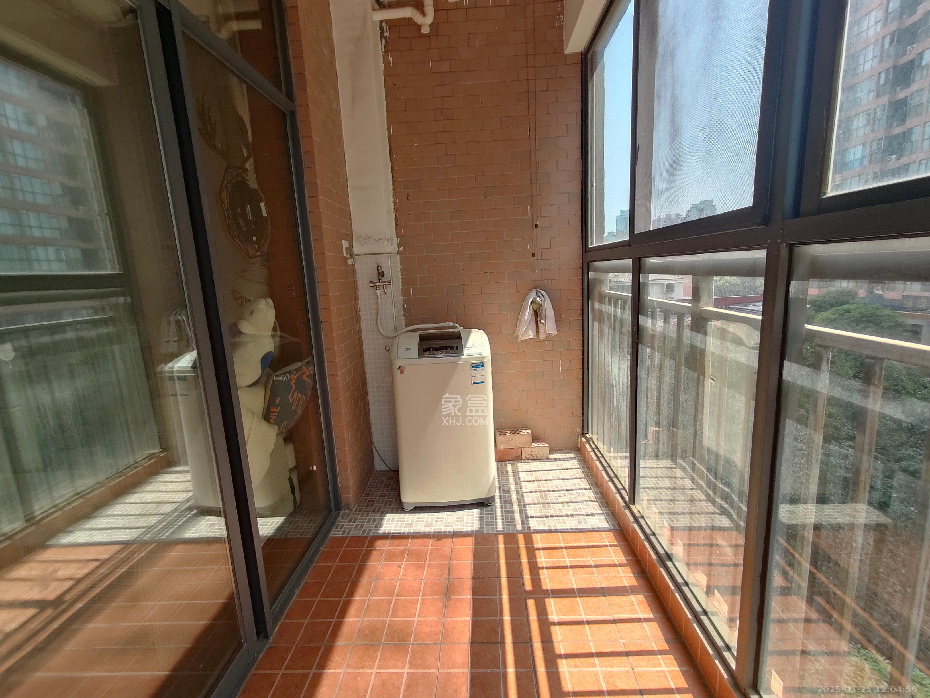 金领家族 2室2厅1卫 1700.0元/月 金领家族 2室2厅1卫 1700.0元/月室内图