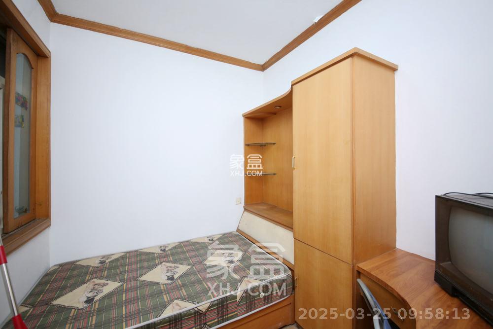 芙蓉区工商局宿舍  3室2厅2卫   1800.00元/月室内图