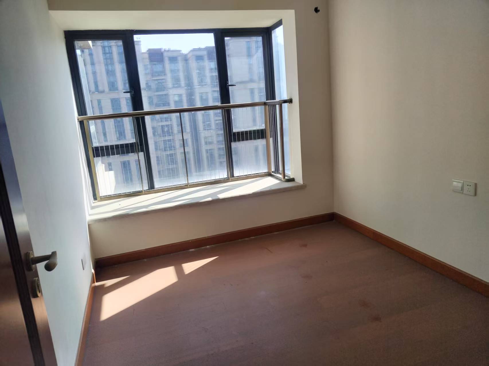 恒大华府  3室2厅2卫   1800.00元/月室内图
