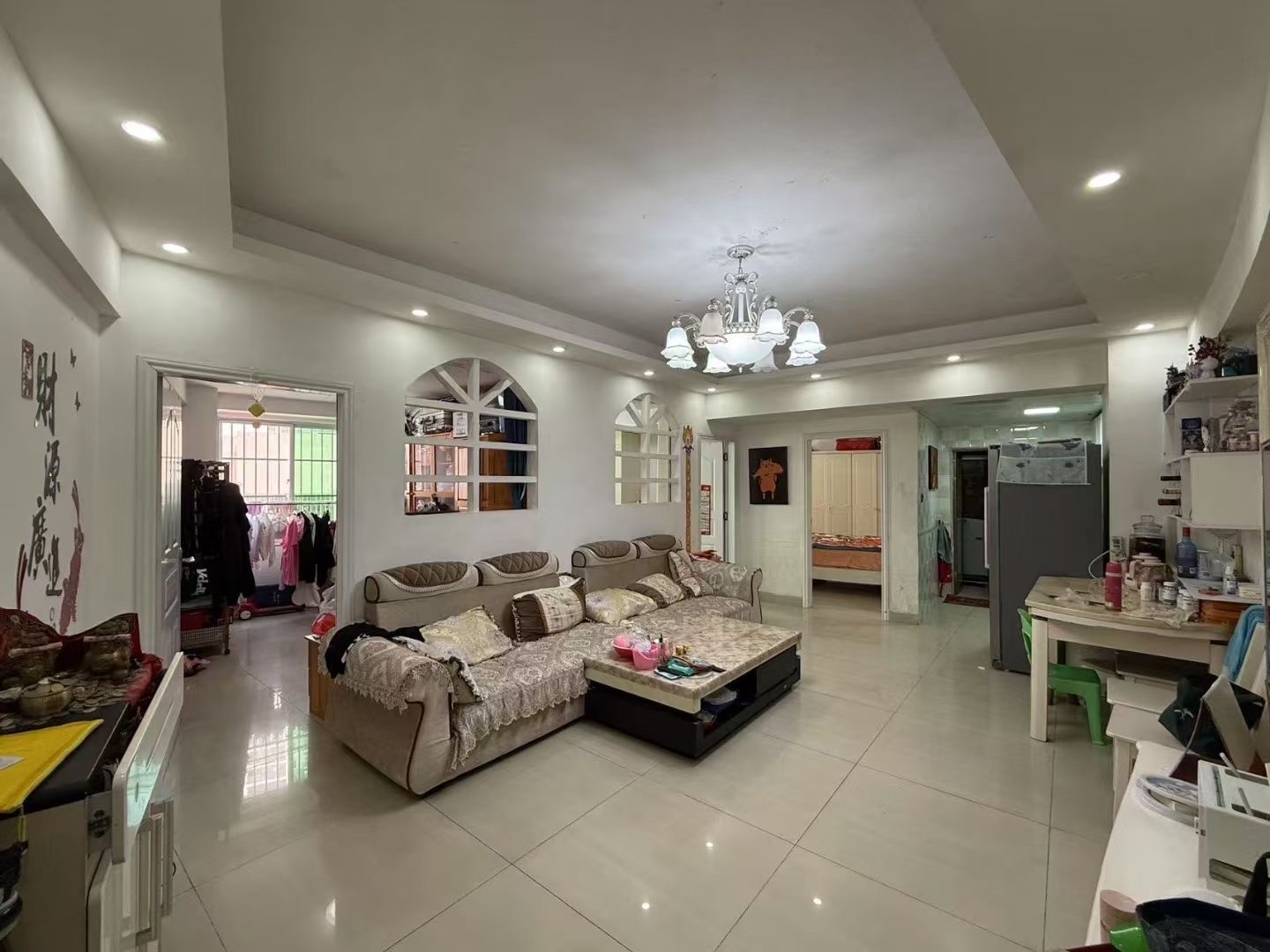 汇隆广场 3室2厅1卫 93.0万 汇隆广场 3室2厅1卫 93.0万客厅