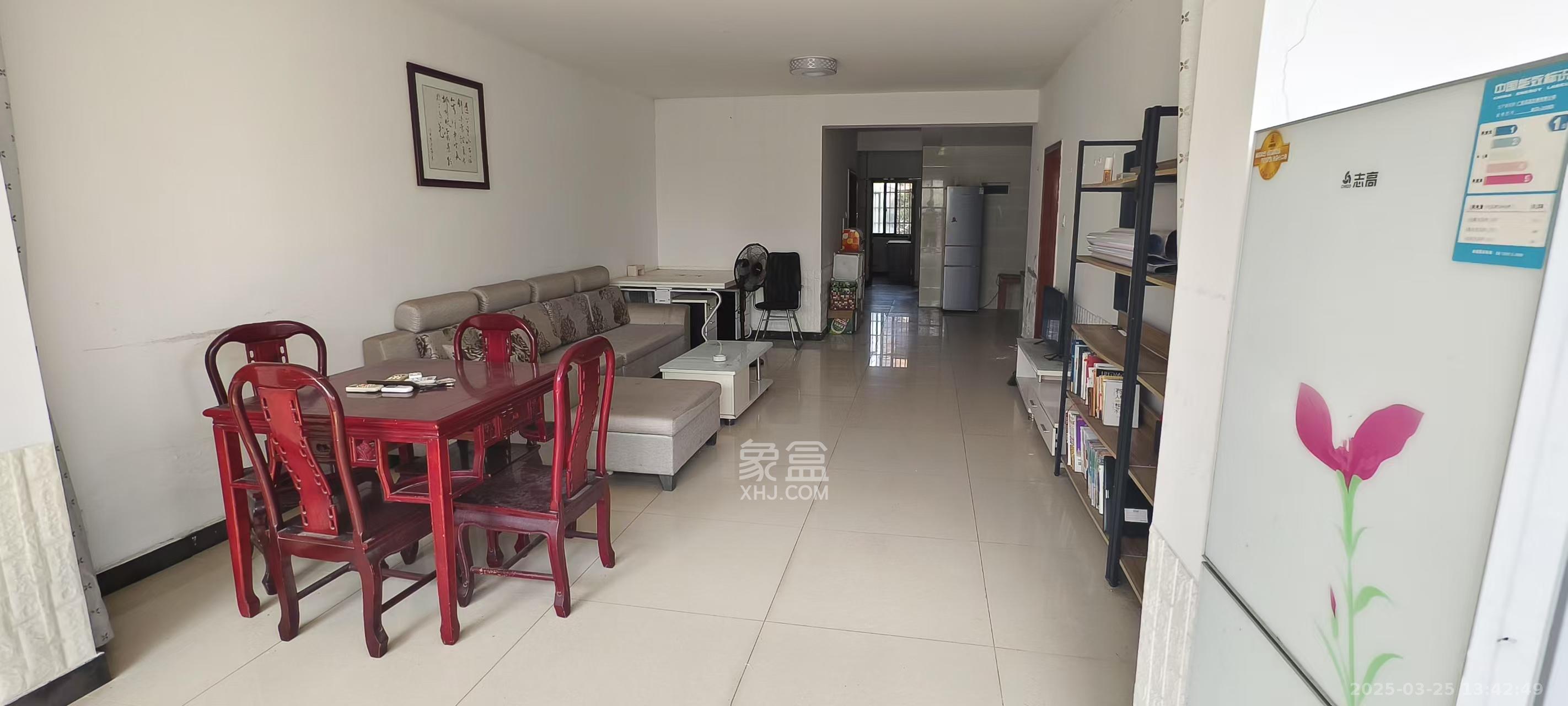 山水霖城(植物原著) 3室2厅2卫 2000.0元/月 山水霖城(植物原著) 3室2厅2卫 2000.0元/月室内图