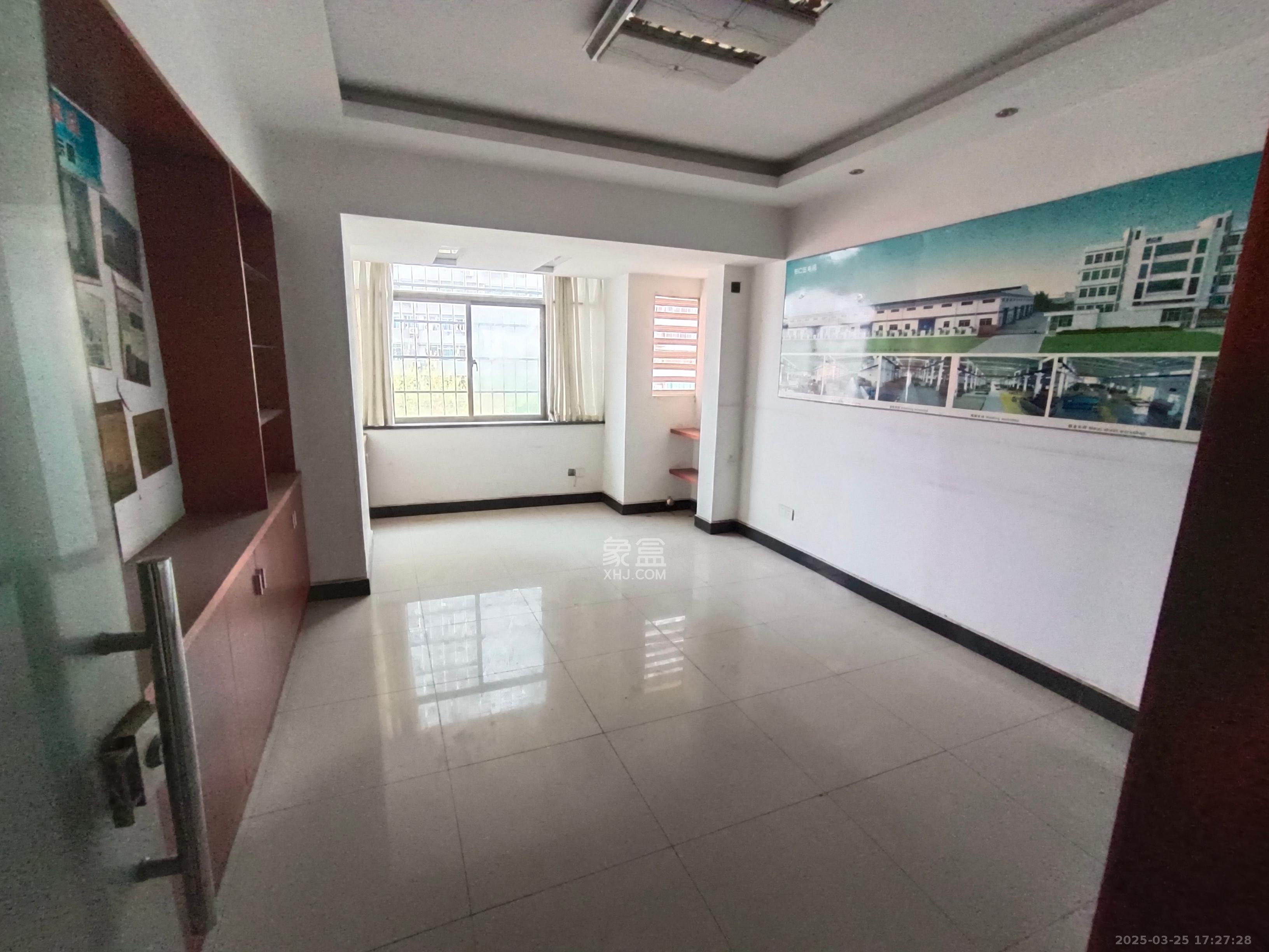 香颂国际 3室2厅2卫 3000.0元/月 香颂国际 3室2厅2卫 3000.0元/月室内图