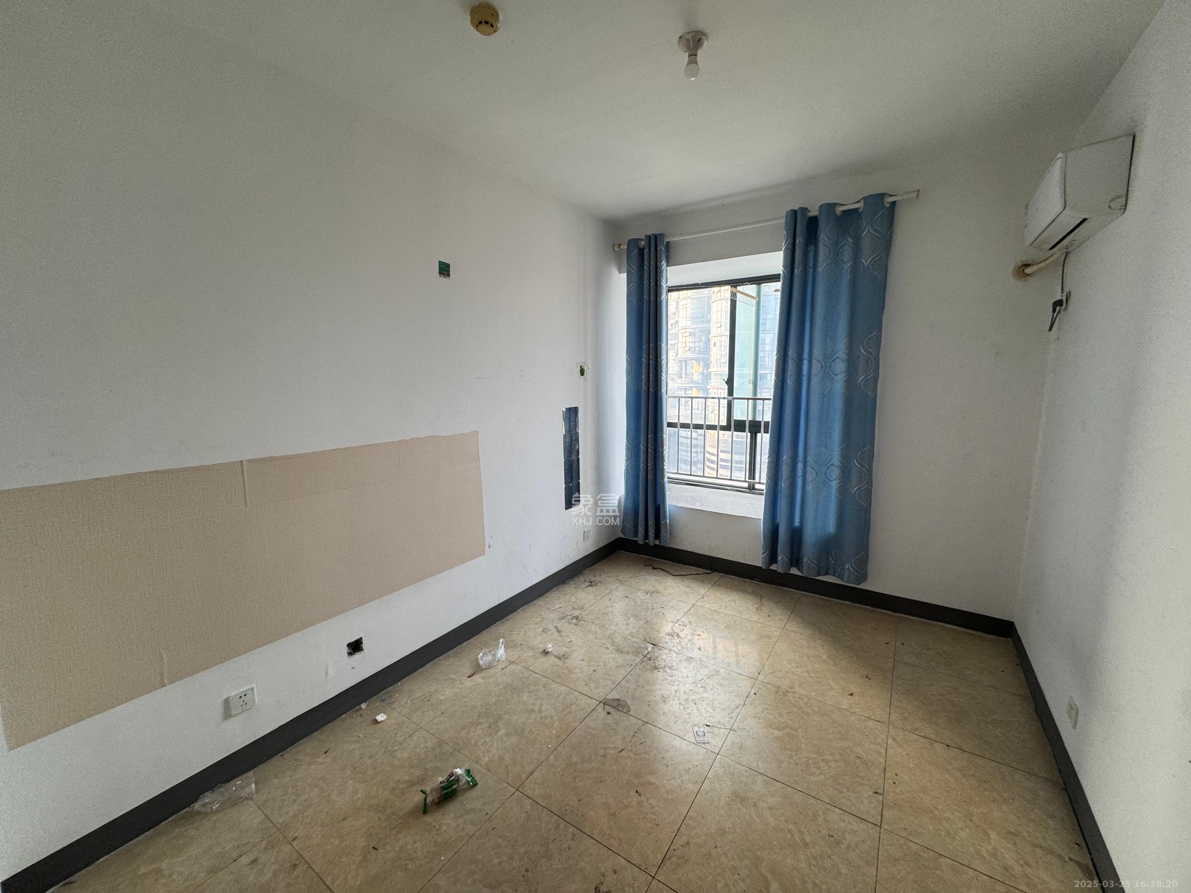 湘江世纪城湘江豪庭  1室2厅2卫    4500.0元/月 湘江世纪城湘江豪庭  1室2厅2卫    4500.0元/月室内图