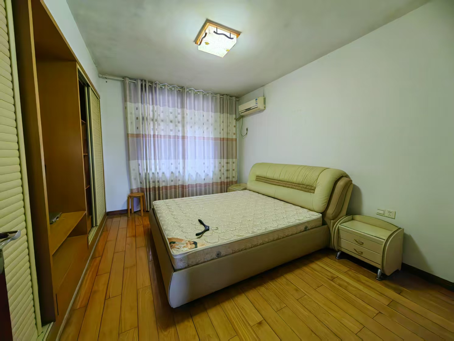 园林苑 4室2厅2卫 2080.0元/月 园林苑 4室2厅2卫 2080.0元/月室内图