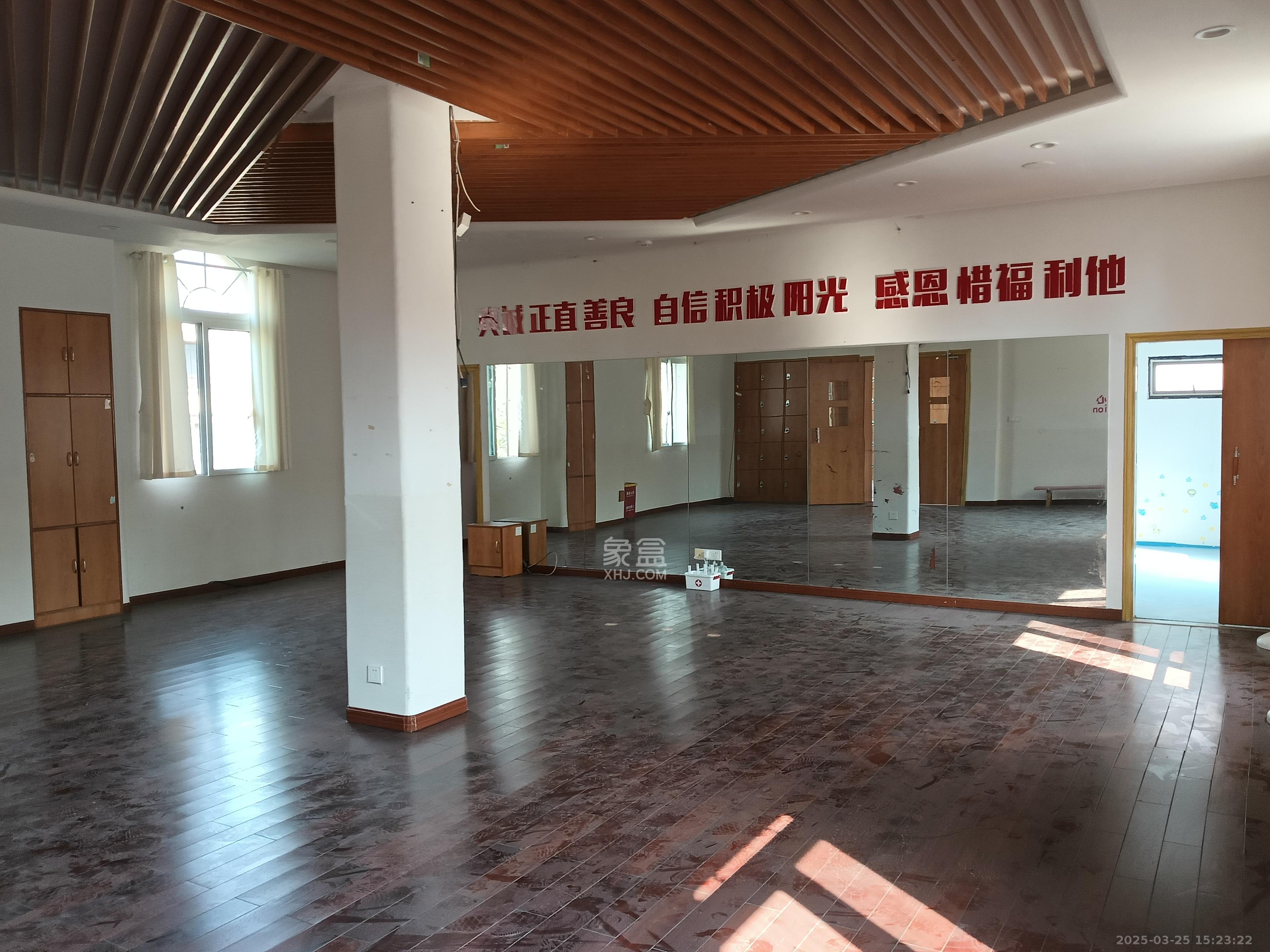 郡原居里   180.0㎡      4000.0元/月