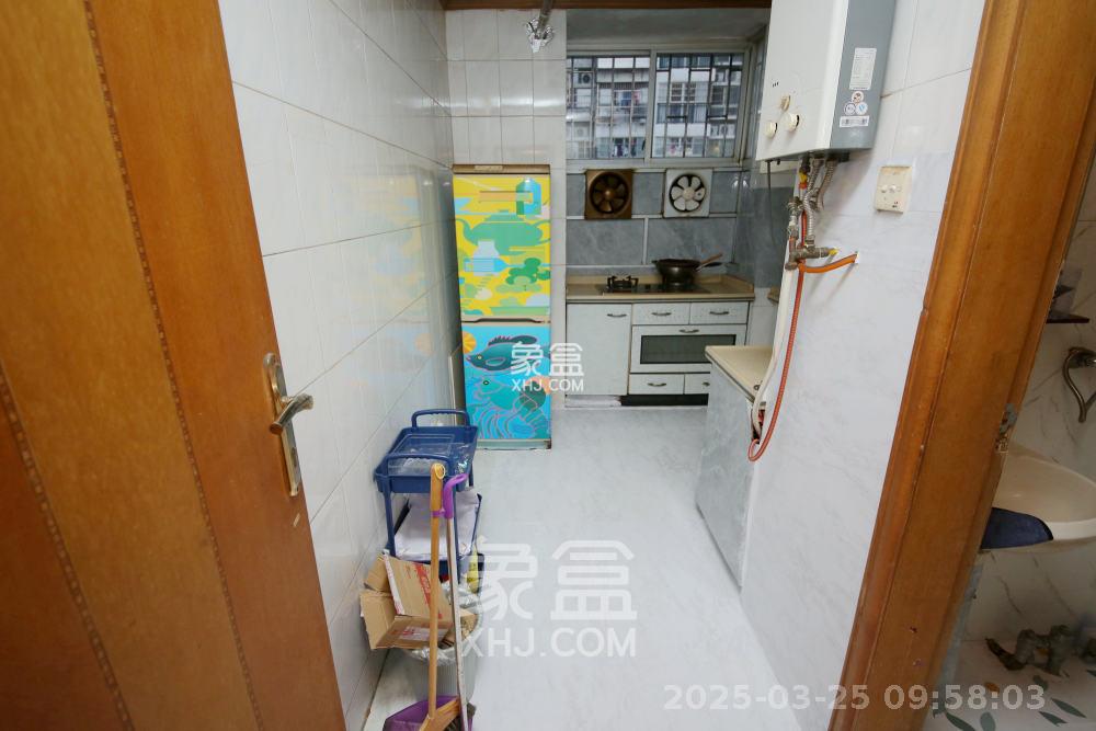 芙蓉区工商局宿舍  3室2厅2卫   1800.00元/月室内图