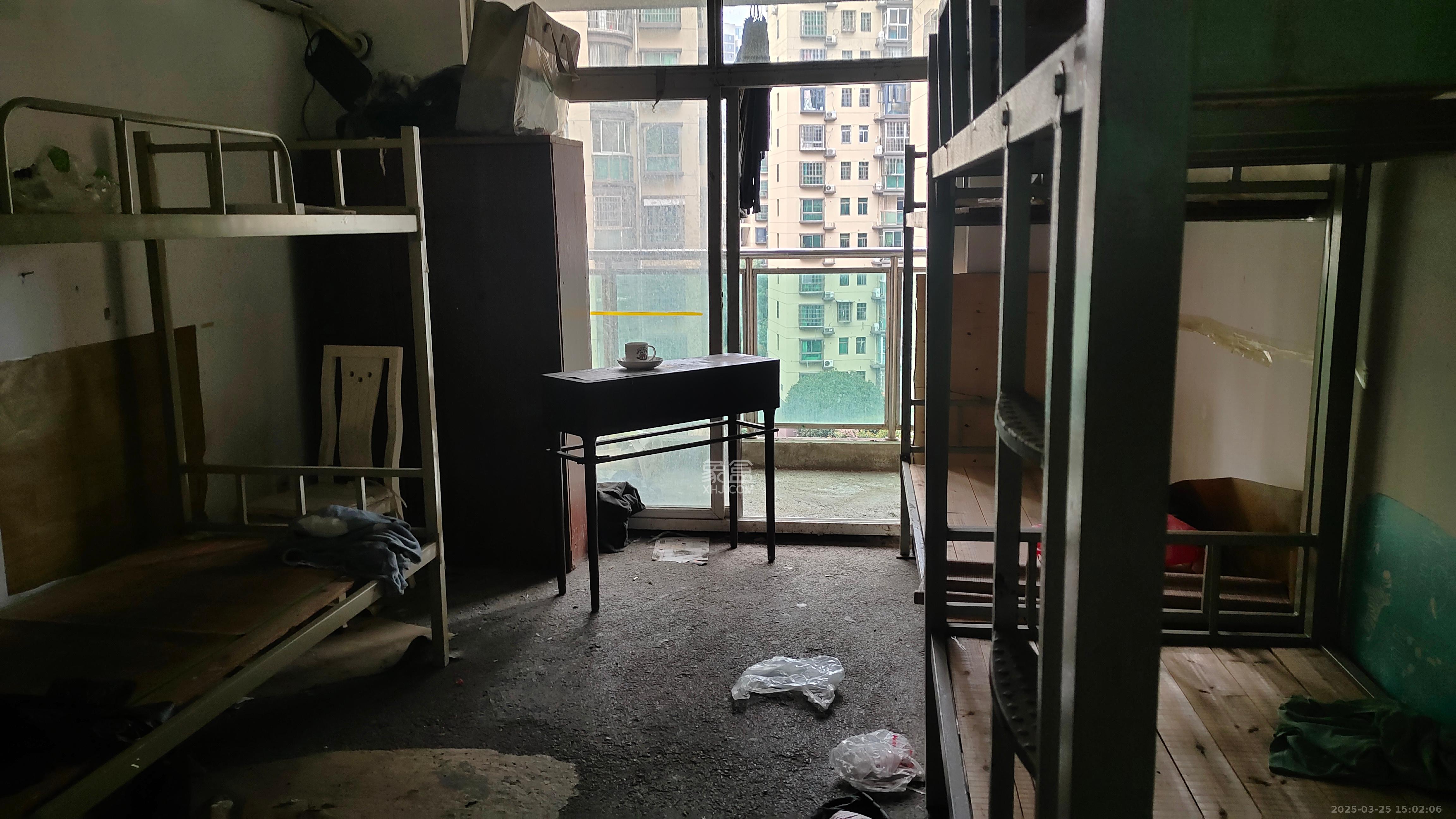 麓谷加州阳光  1室2厅2卫    2200.0元/月 麓谷加州阳光  1室2厅2卫    2200.0元/月室内图