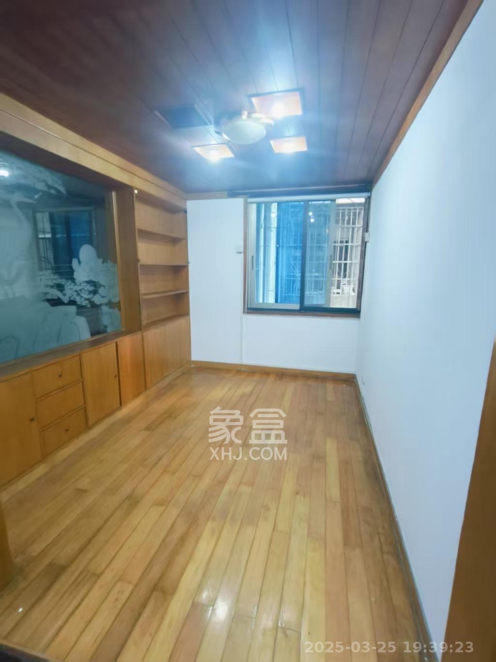 铭园小区  3室2厅2卫   3700.00元/月室内图