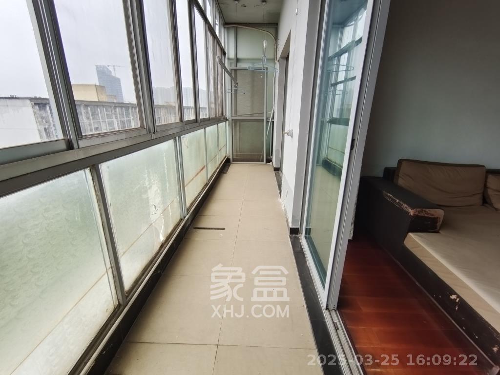 阳光100二期  4室2厅2卫   3300.00元/月室内图