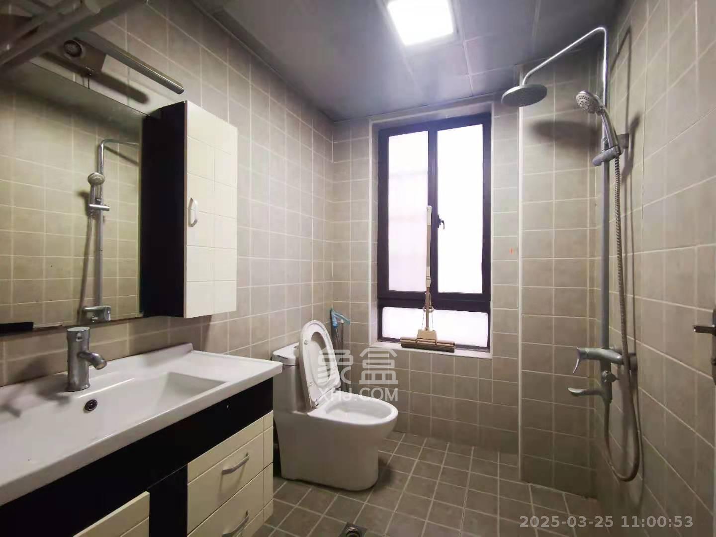 保利麓谷林语E区  3室2厅1卫    2200.0元/月室内图