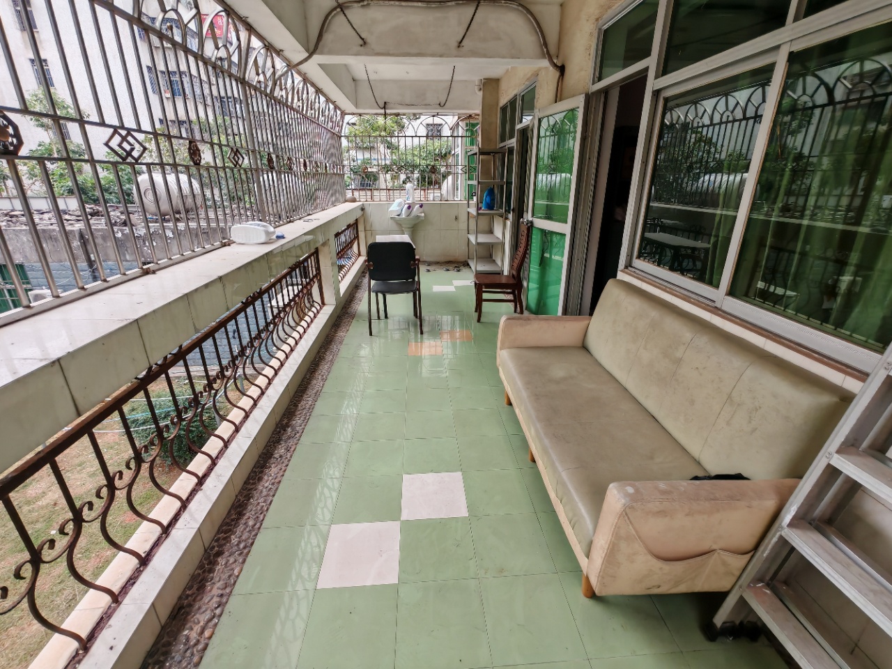 高登花苑 1室2厅2卫 192.0万 高登花苑 1室2厅2卫 192.0万客厅