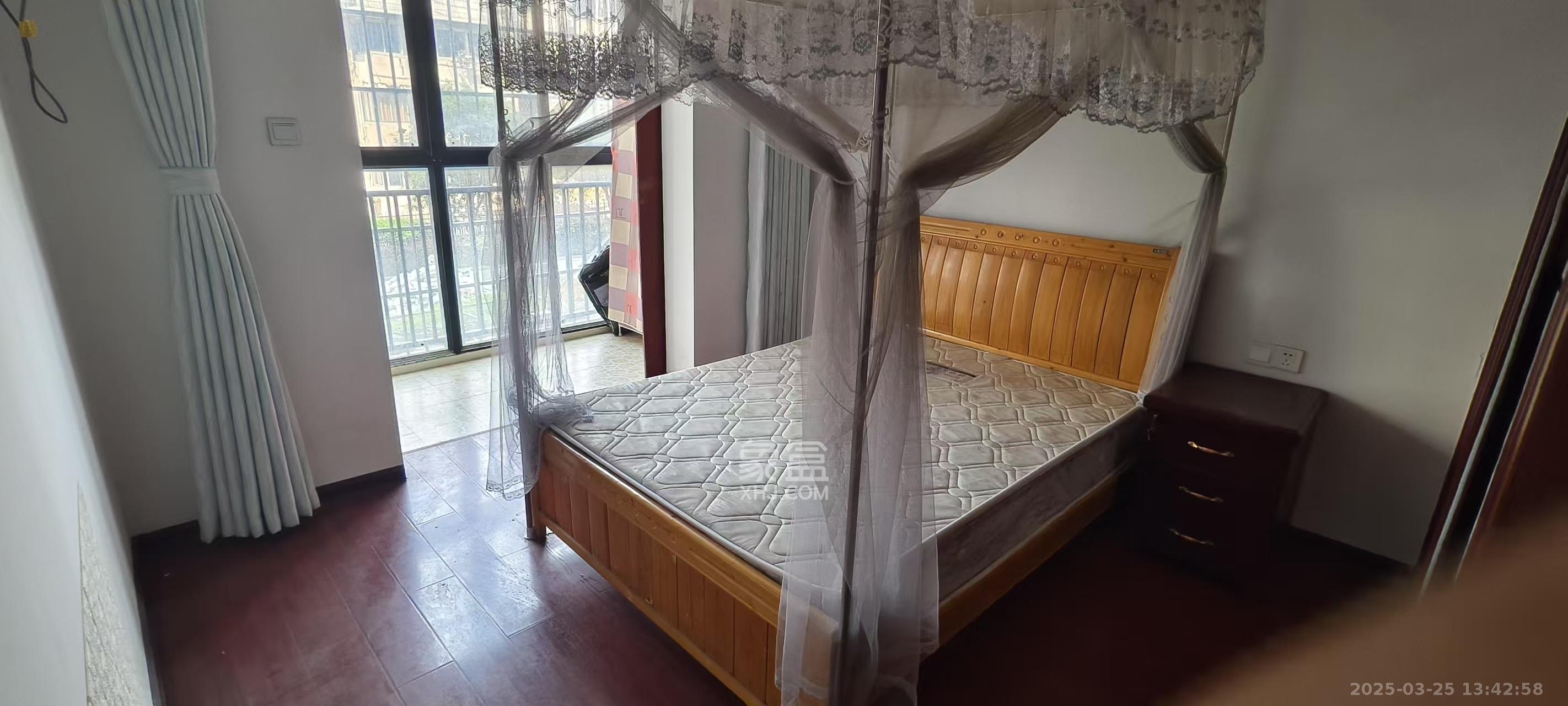 山水霖城(植物原著) 3室2厅2卫 2000.0元/月 山水霖城(植物原著) 3室2厅2卫 2000.0元/月室内图