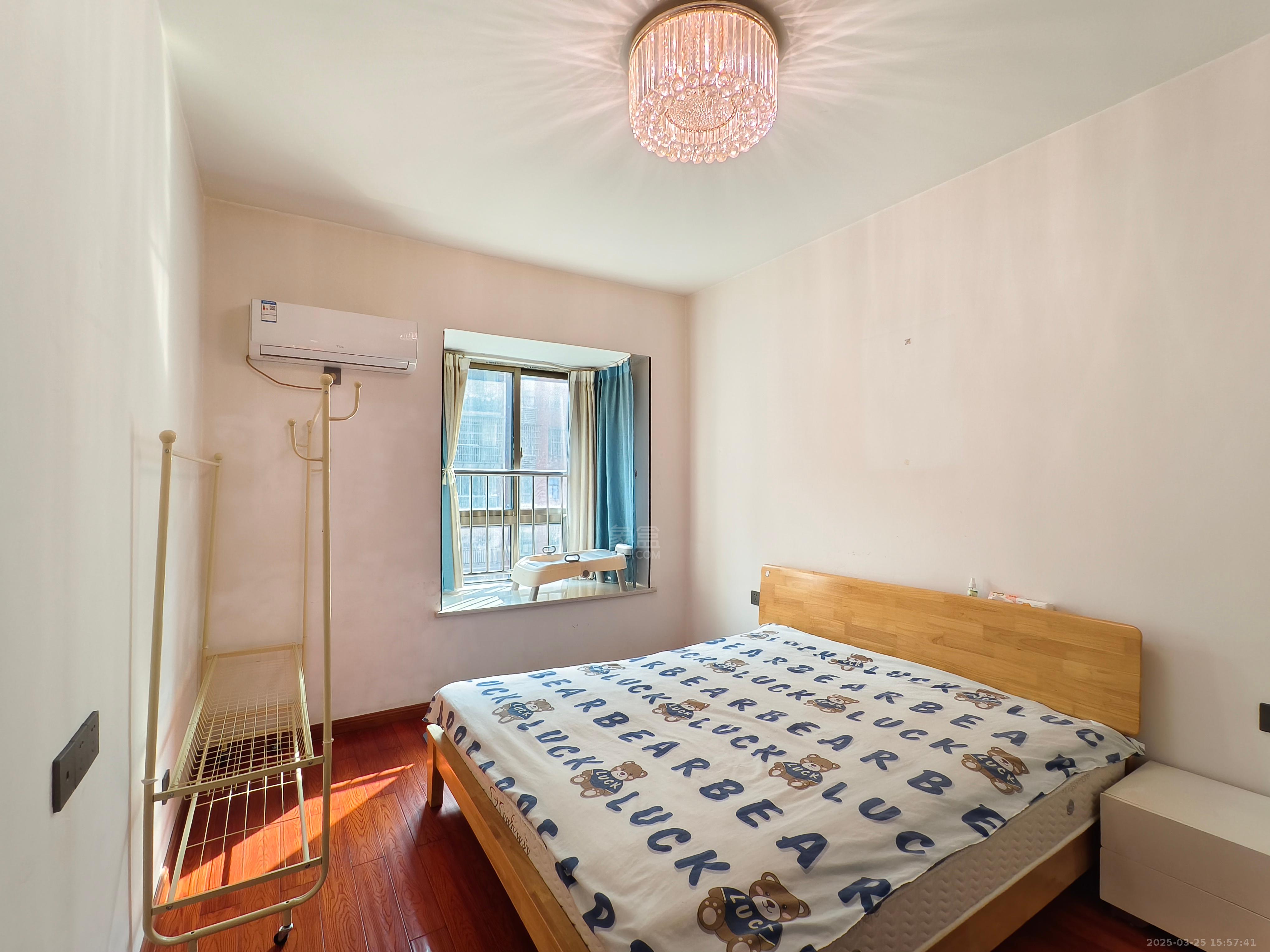 庐山恋 3室2厅1卫 2200.0元/月 庐山恋 3室2厅1卫 2200.0元/月室内图