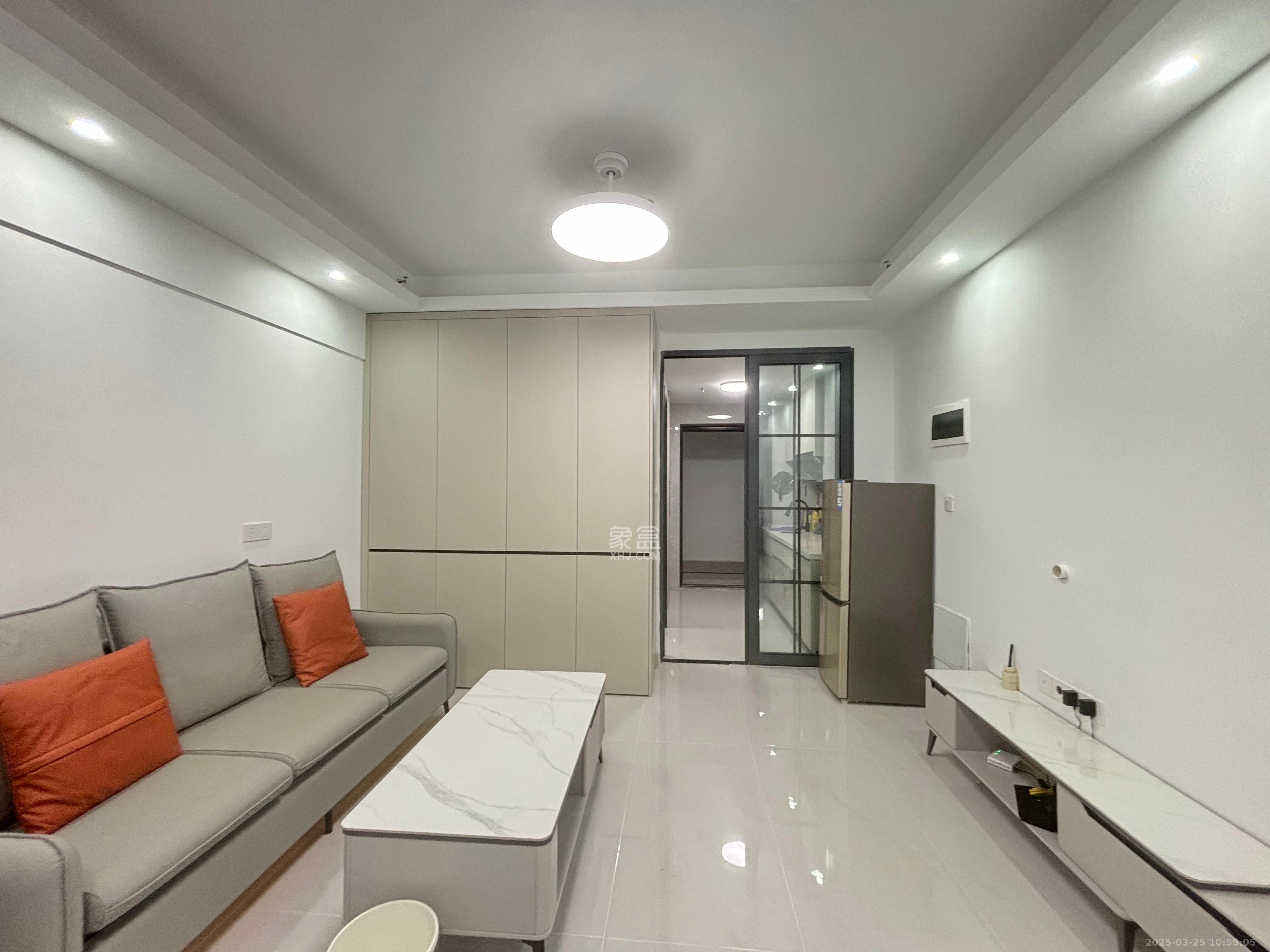 红星国际公寓  1室1厅1卫    1800.0元/月室内图