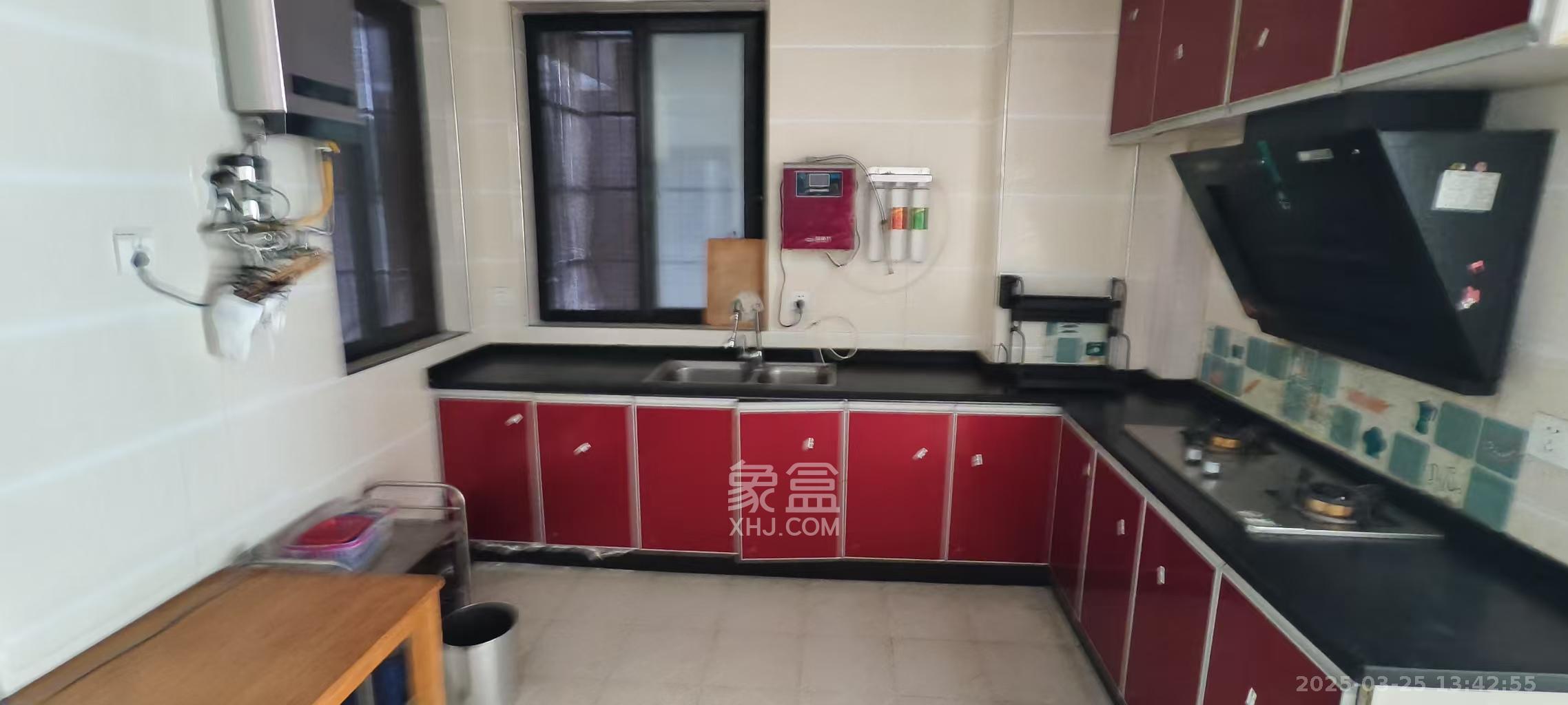 山水霖城(植物原著) 3室2厅2卫 2000.0元/月 山水霖城(植物原著) 3室2厅2卫 2000.0元/月室内图