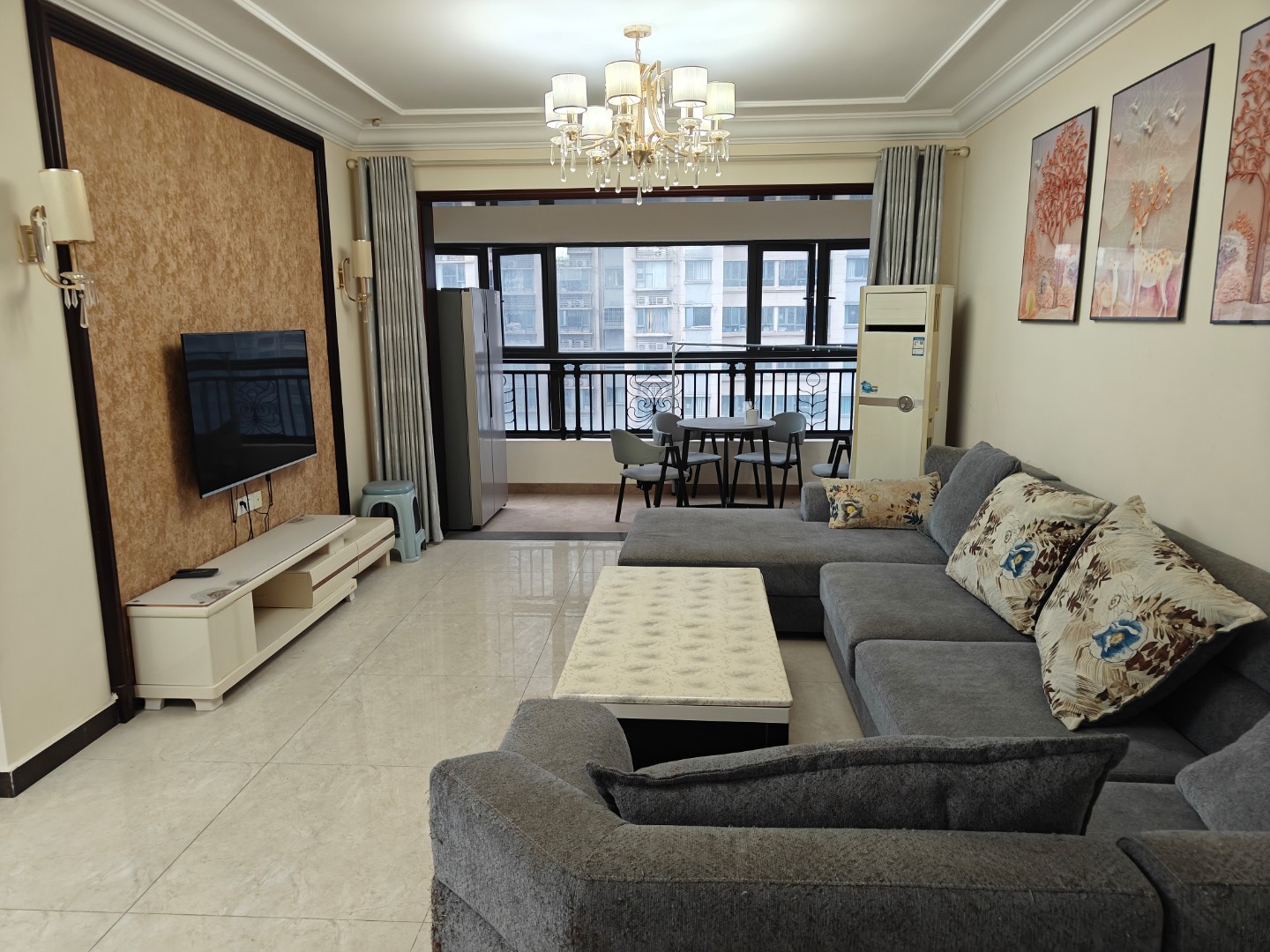 恒大华府 3室2厅2卫 2000.0元/月 恒大华府 3室2厅2卫 2000.0元/月室内图