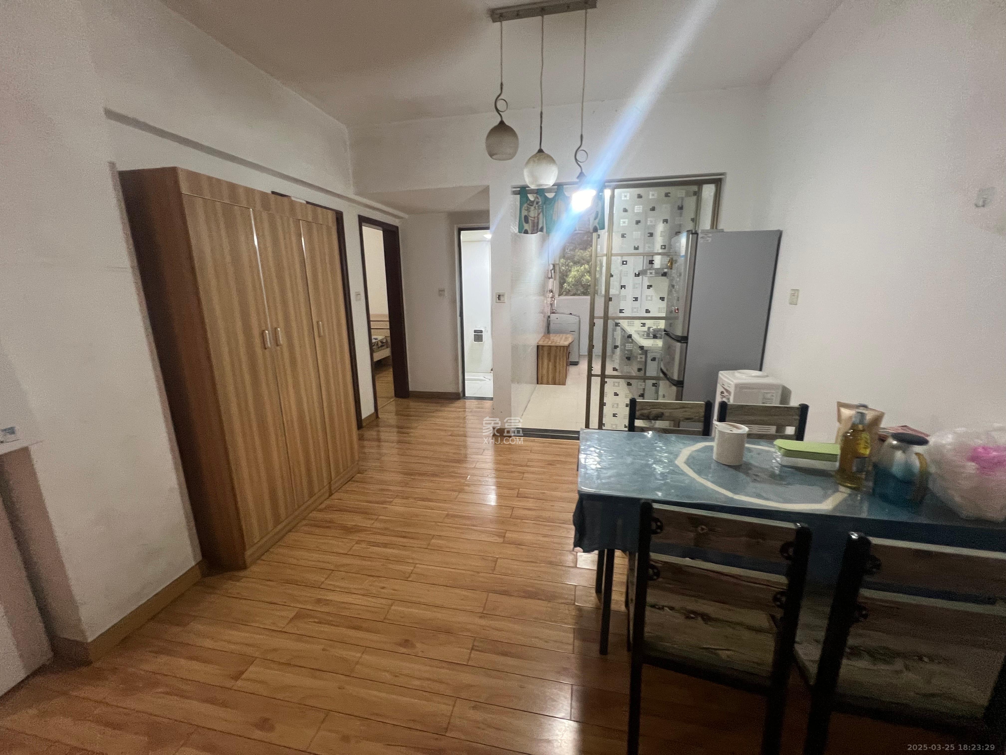 都市春天 2室2厅1卫 1800.0元/月 都市春天 2室2厅1卫 1800.0元/月室内图