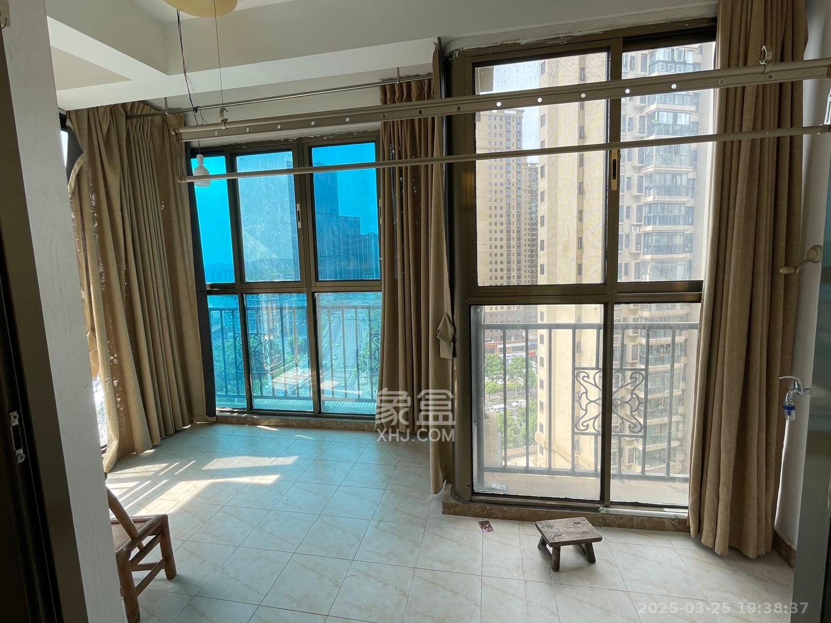 江山帝景哈佛  2室2厅1卫    1900.0元/月 江山帝景哈佛  2室2厅1卫    1900.0元/月室内图